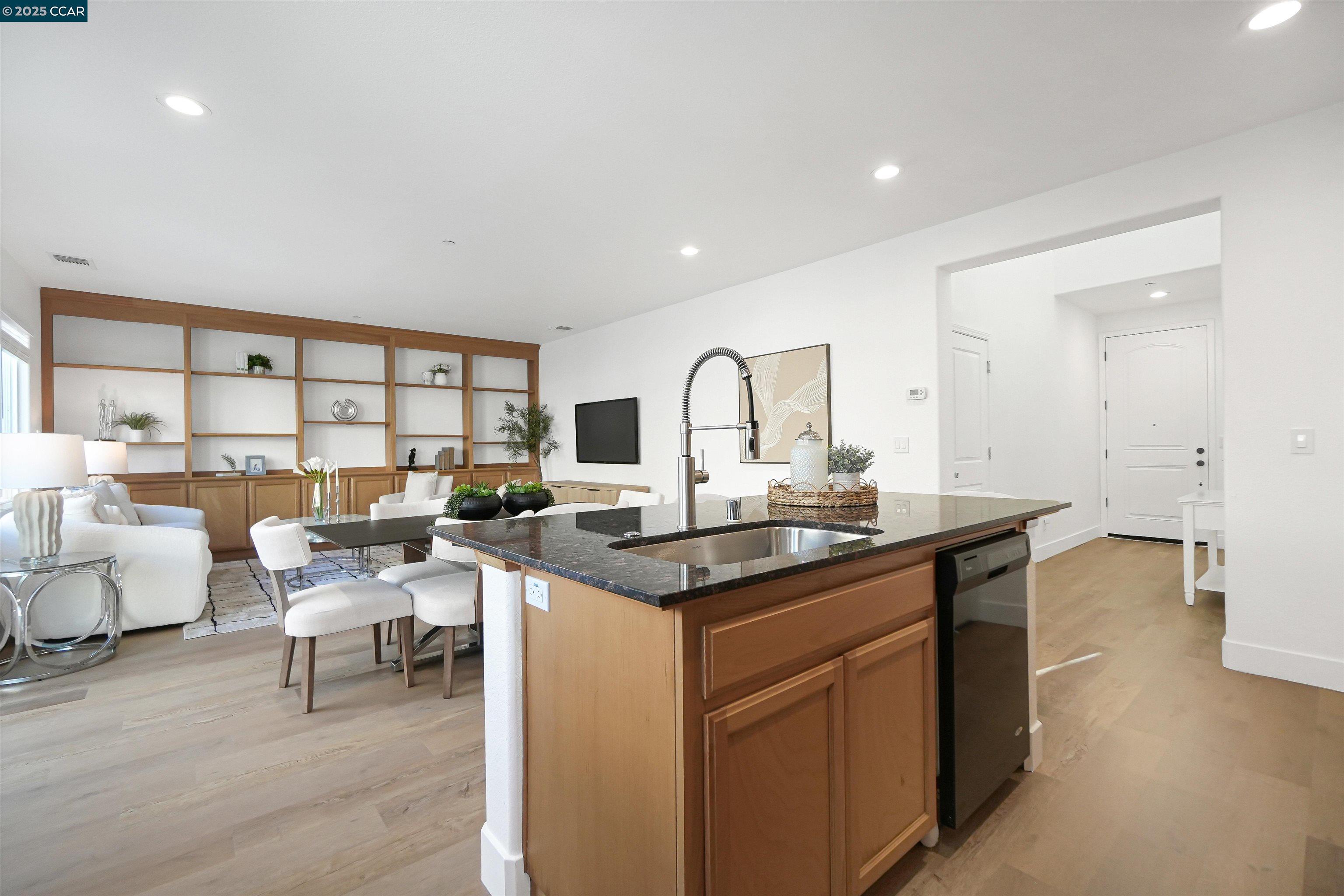 Detail Gallery Image 15 of 55 For 1225 Dartmouth Cir, Dixon,  CA 95620 - 3 Beds | 2/1 Baths