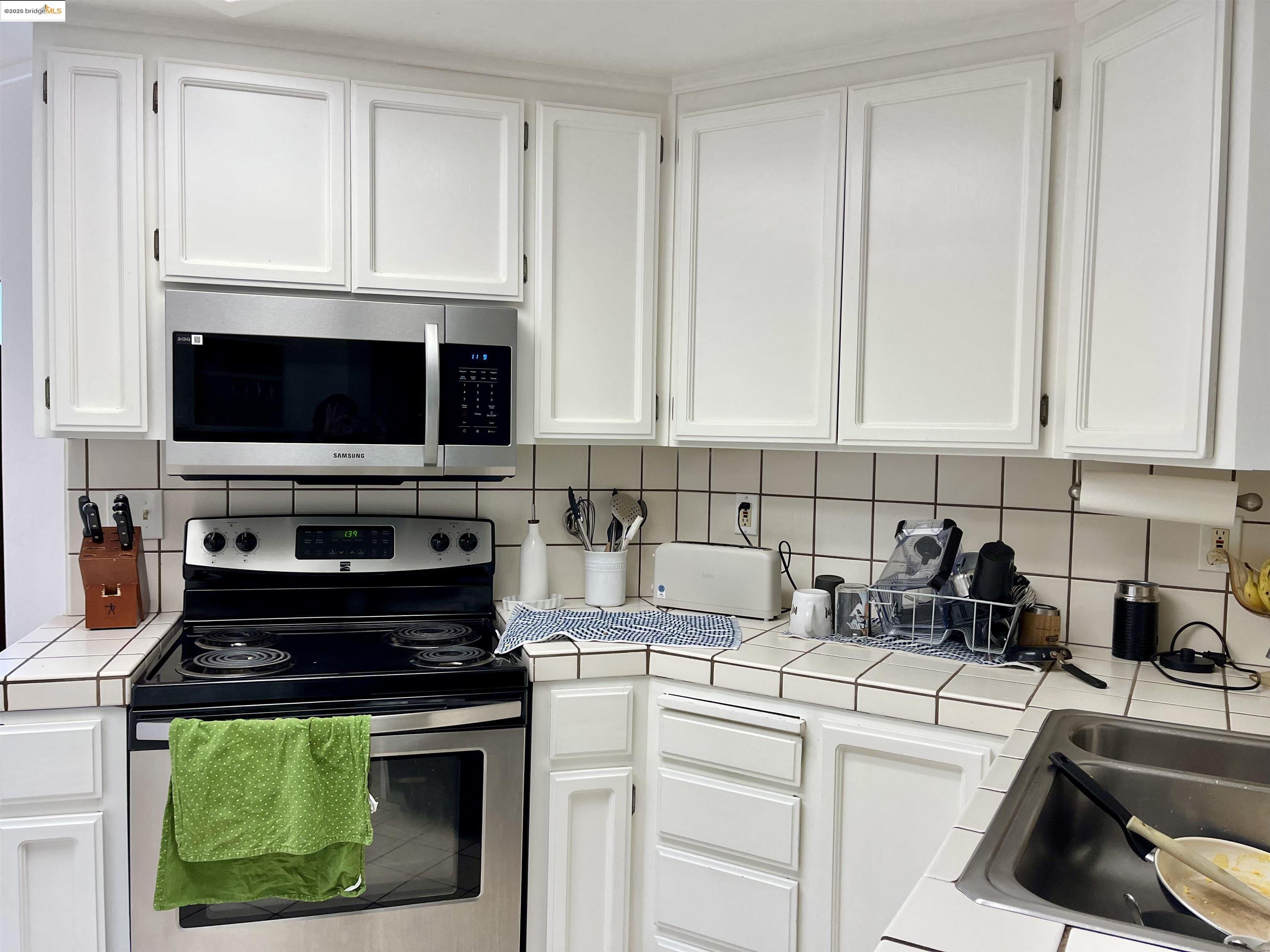 Detail Gallery Image 3 of 19 For 600 Chandon Ct, Walnut Creek,  CA 94597-7315 - 3 Beds | 2/1 Baths