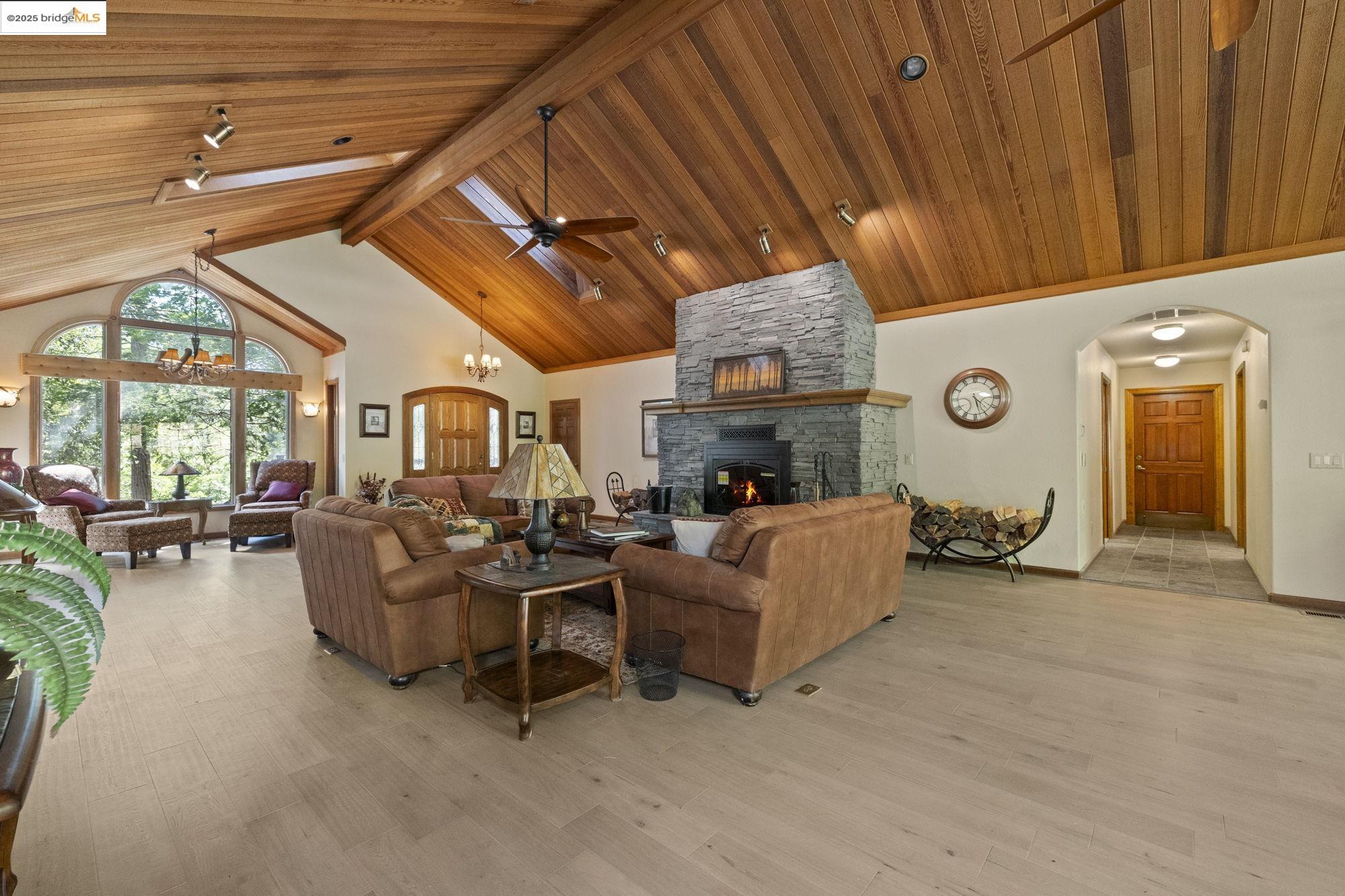 Detail Gallery Image 15 of 59 For 17355 High Grade Ln, Sonora,  CA 95370 - 4 Beds | 4/1 Baths