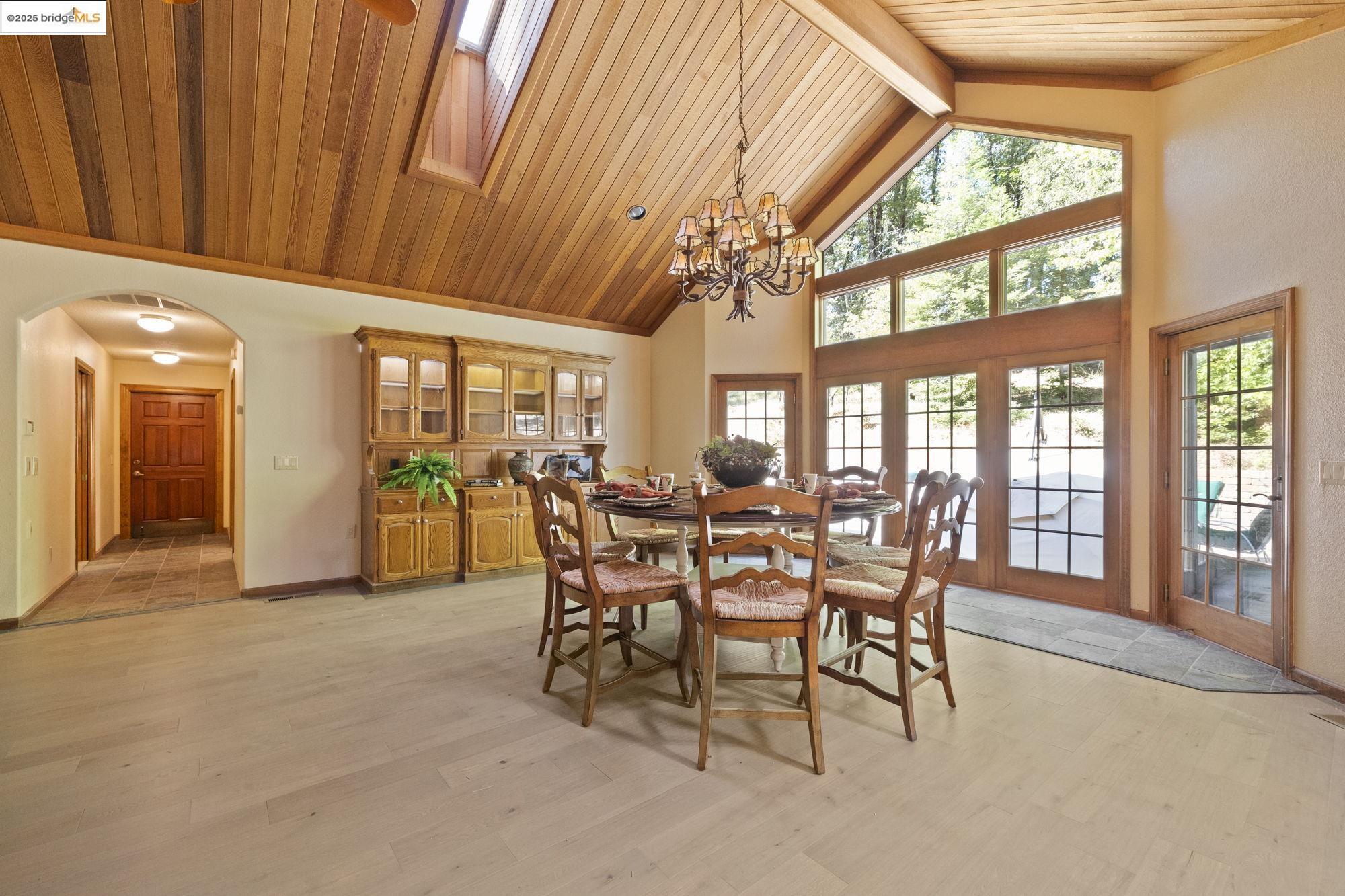 Detail Gallery Image 16 of 59 For 17355 High Grade Ln, Sonora,  CA 95370 - 4 Beds | 4/1 Baths