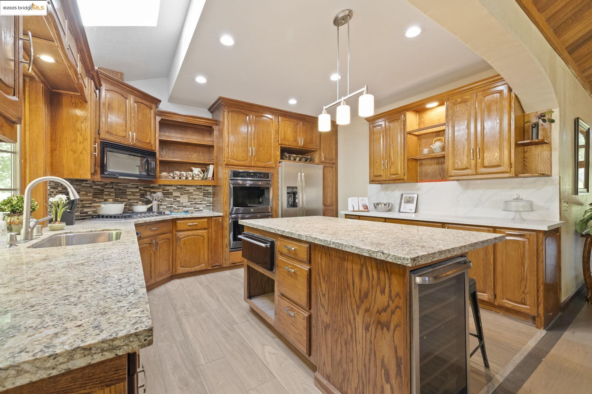 Detail Gallery Image 18 of 59 For 17355 High Grade Ln, Sonora,  CA 95370 - 4 Beds | 4/1 Baths