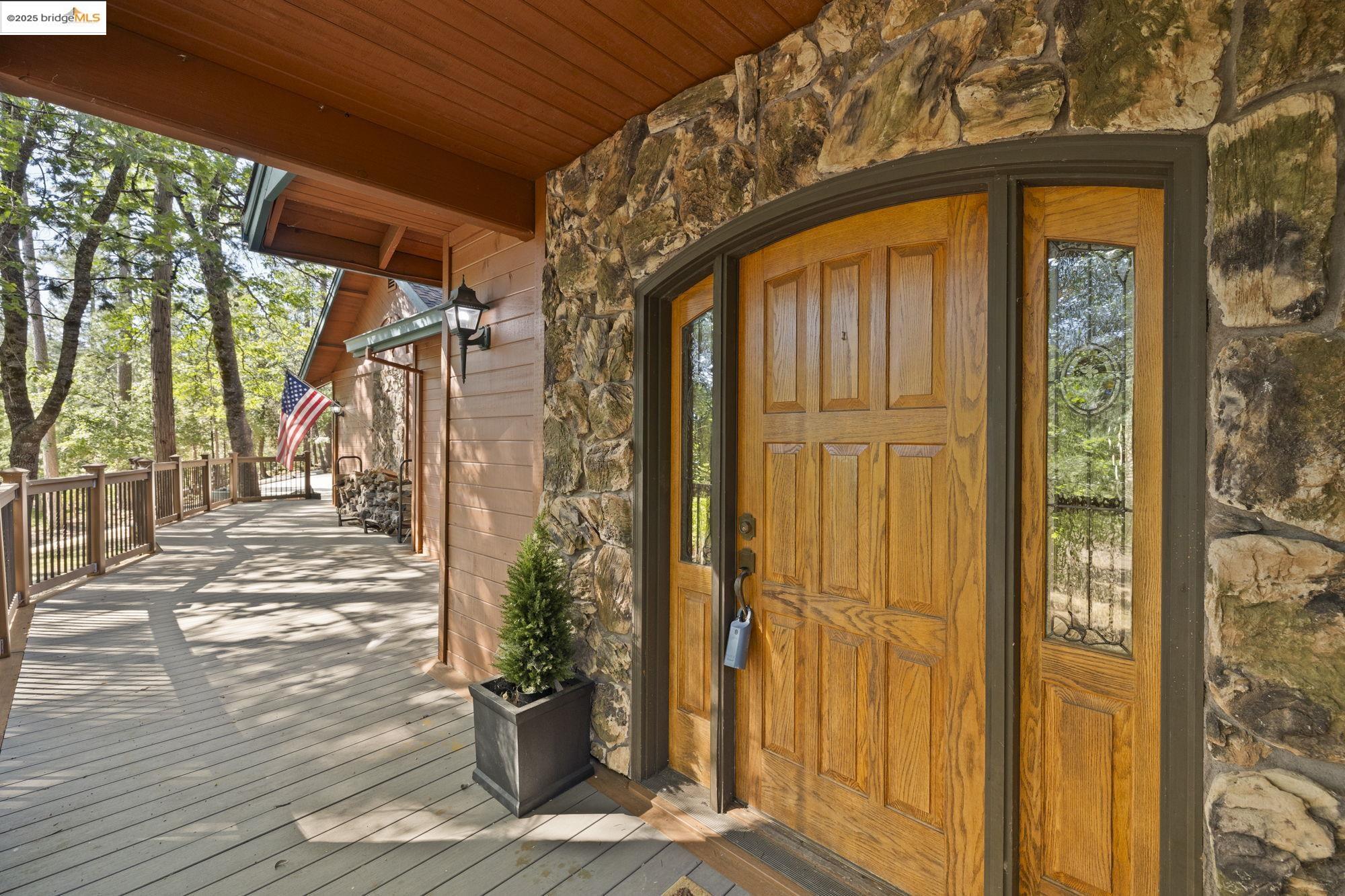 Detail Gallery Image 9 of 59 For 17355 High Grade Ln, Sonora,  CA 95370 - 4 Beds | 4/1 Baths