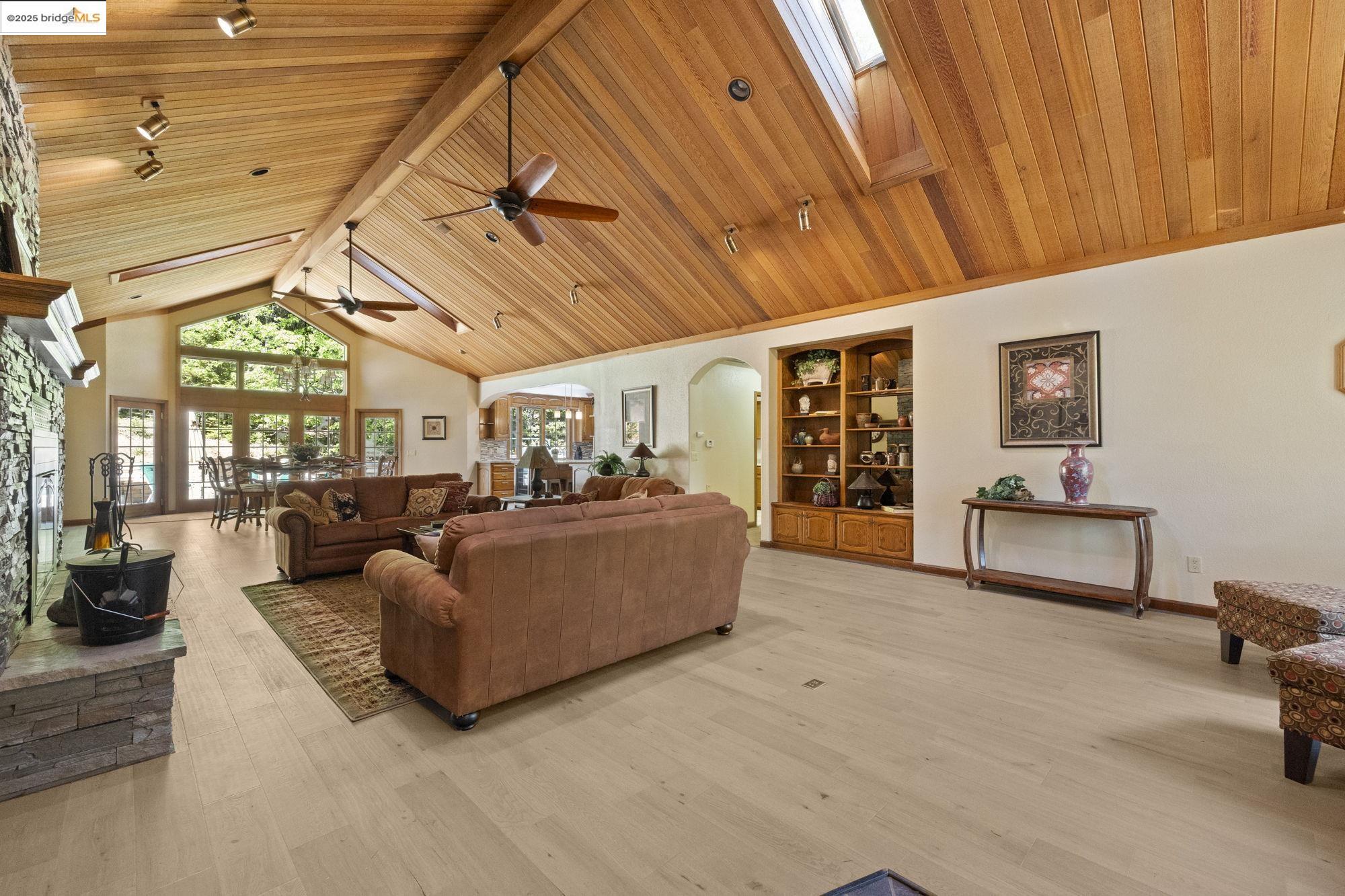 Detail Gallery Image 10 of 59 For 17355 High Grade Ln, Sonora,  CA 95370 - 4 Beds | 4/1 Baths