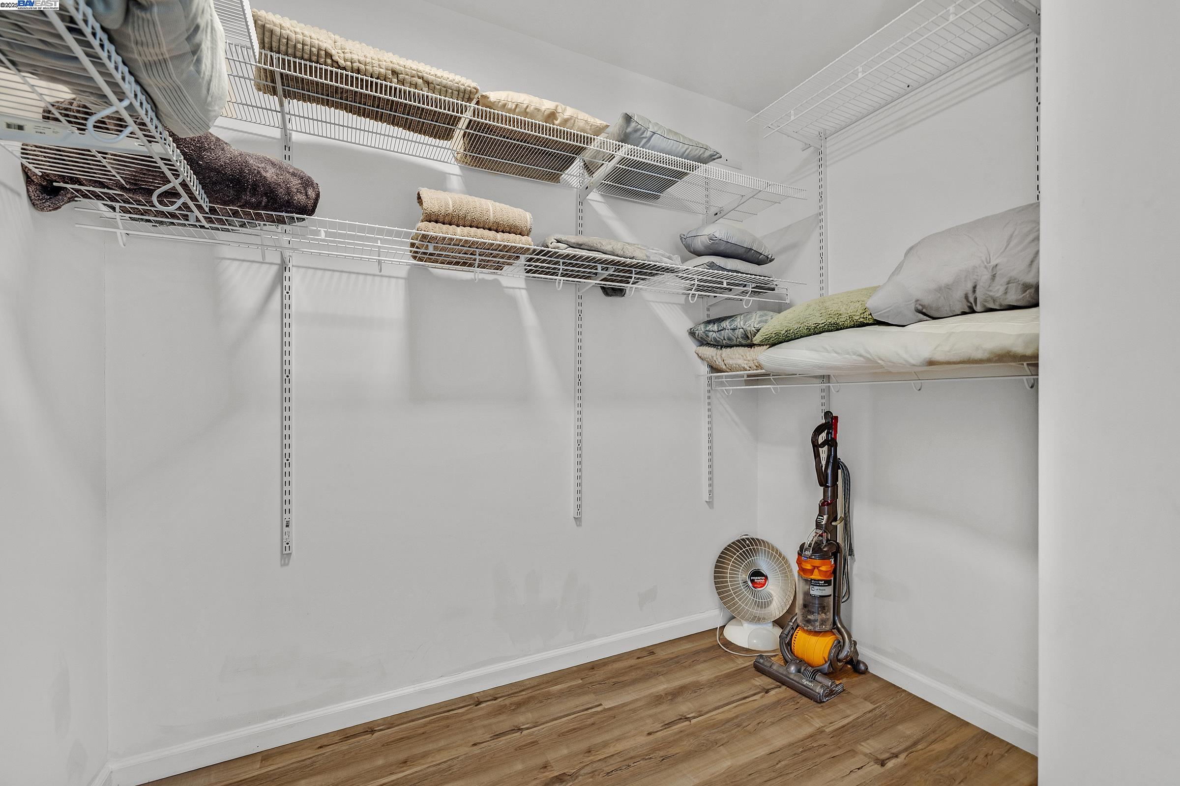 Detail Gallery Image 26 of 38 For 19464 Yuma St, Castro Valley,  CA 94546 - 5 Beds | 3/1 Baths