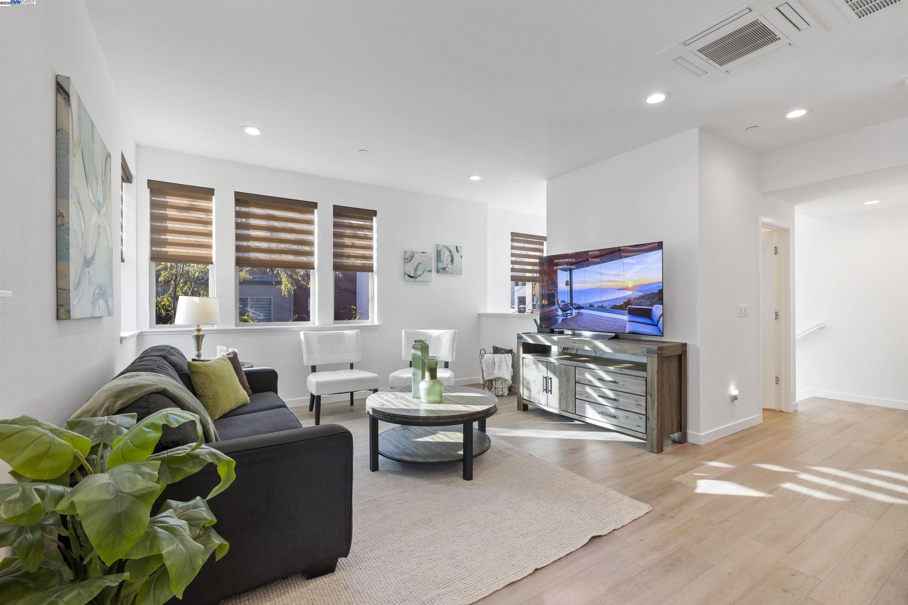 Photo #4: 41118561 Listing: Photo #4