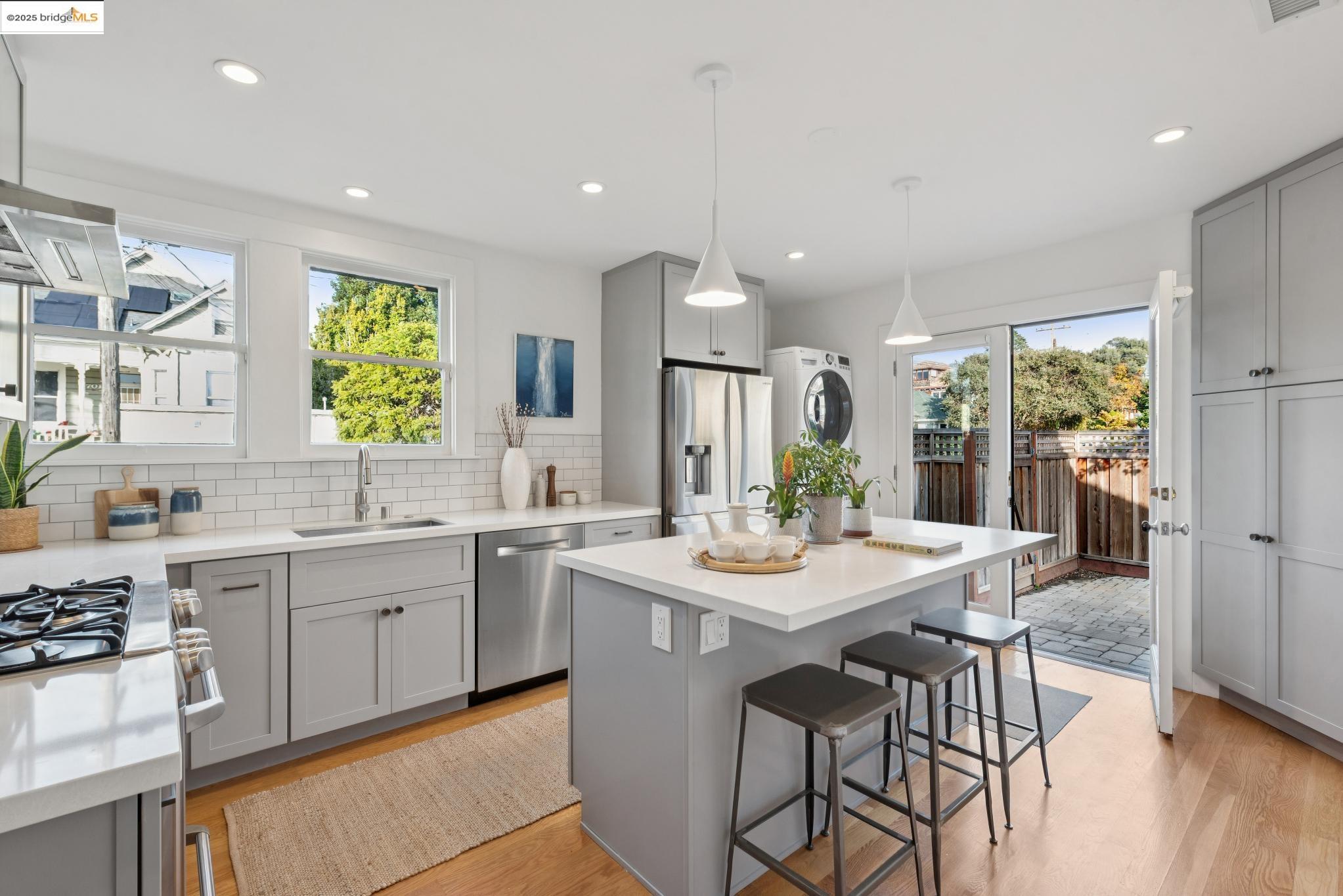 Detail Gallery Image 20 of 46 For 2201 Mcgee Ave, Berkeley,  CA 94703 - 2 Beds | 1 Baths