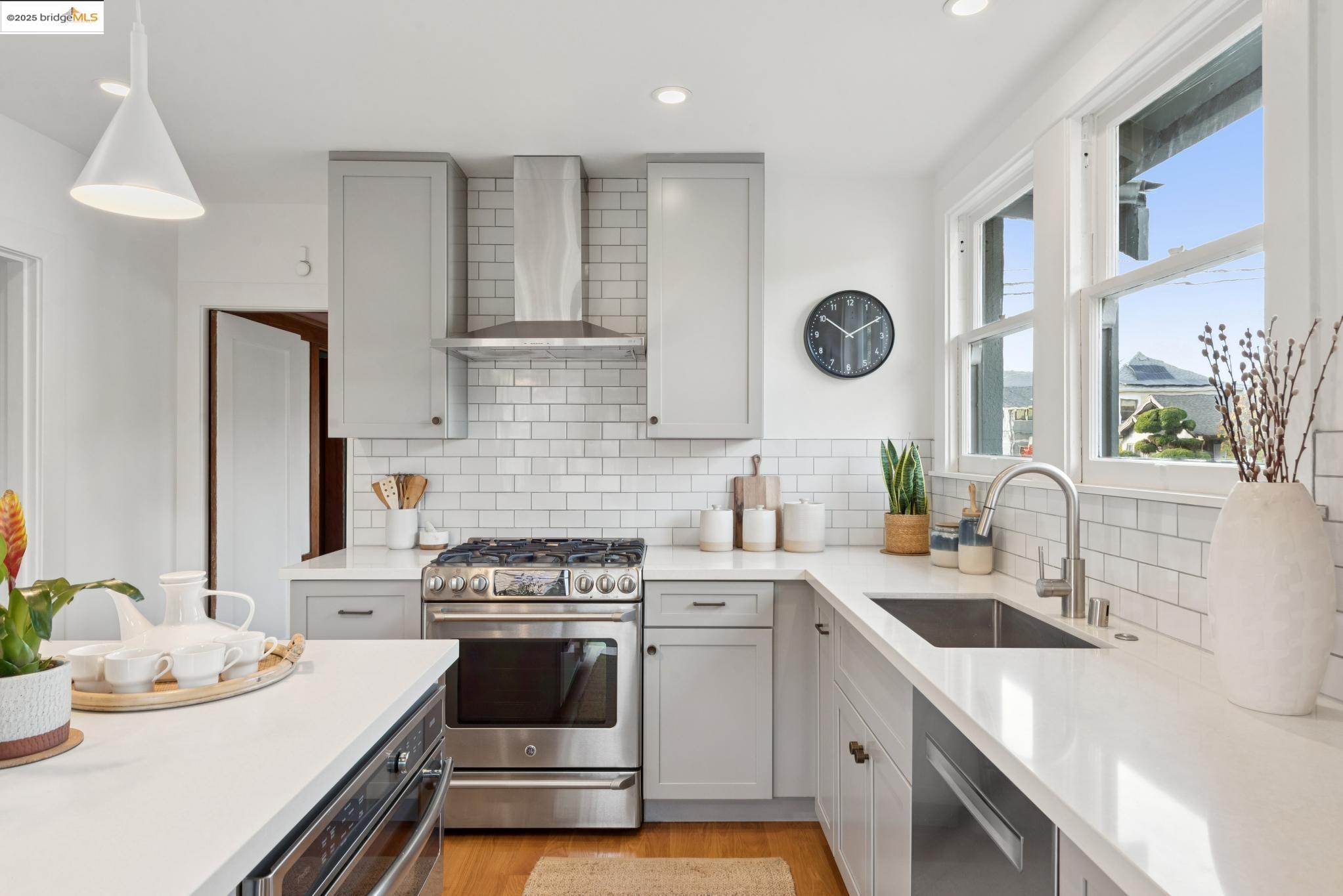 Detail Gallery Image 24 of 46 For 2201 Mcgee Ave, Berkeley,  CA 94703 - 2 Beds | 1 Baths