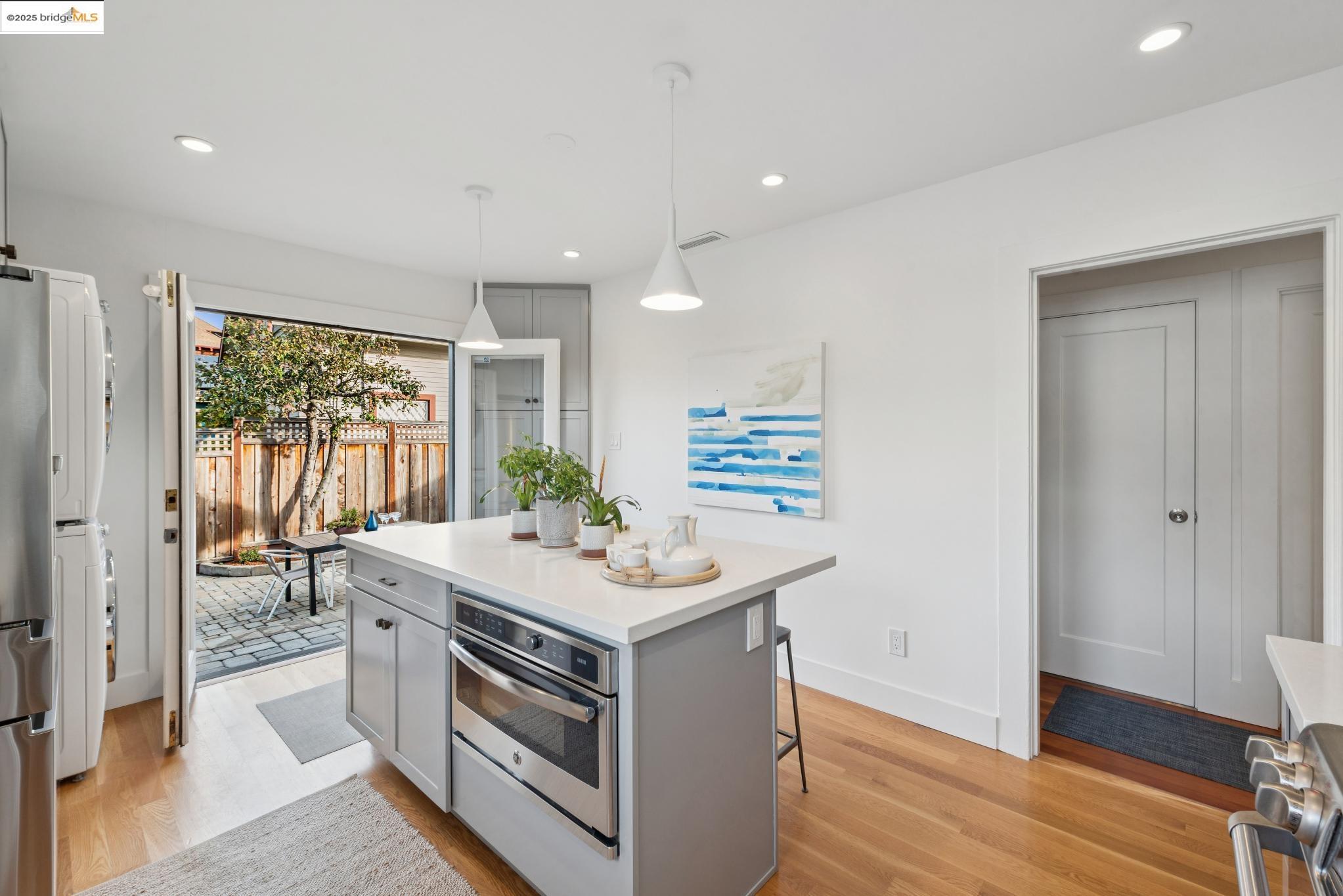 Detail Gallery Image 25 of 46 For 2201 Mcgee Ave, Berkeley,  CA 94703 - 2 Beds | 1 Baths