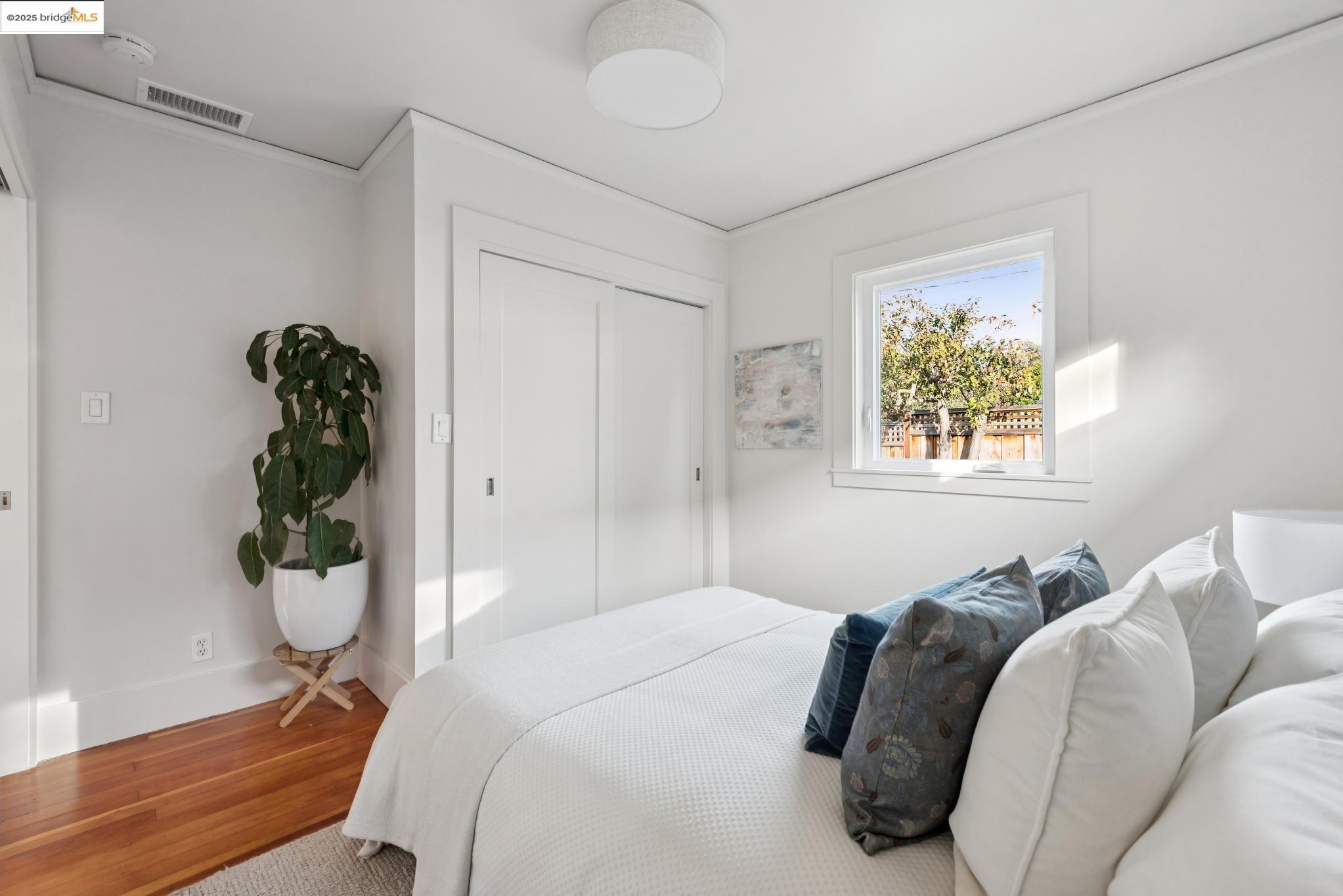 Detail Gallery Image 28 of 46 For 2201 Mcgee Ave, Berkeley,  CA 94703 - 2 Beds | 1 Baths