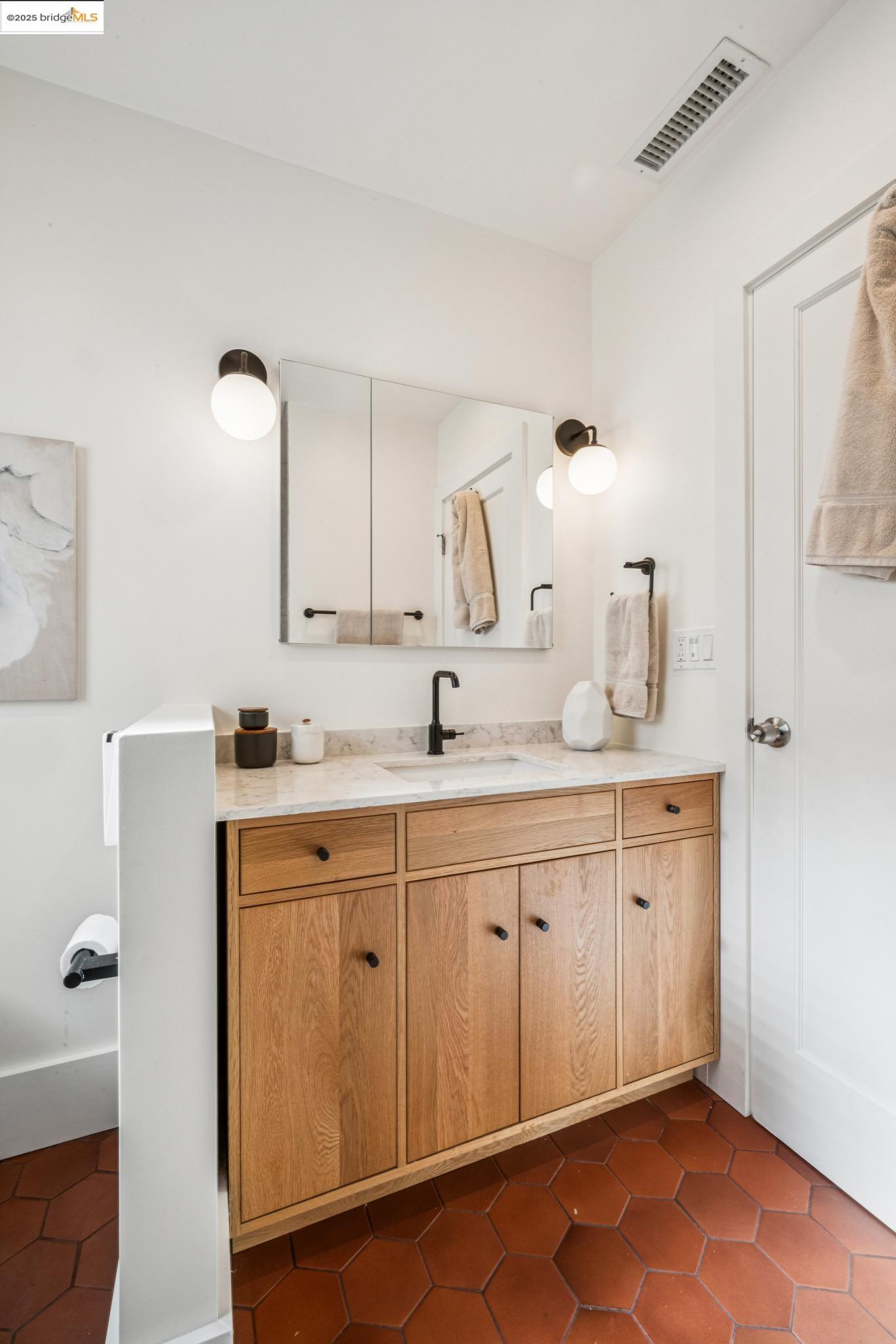 Detail Gallery Image 34 of 46 For 2201 Mcgee Ave, Berkeley,  CA 94703 - 2 Beds | 1 Baths