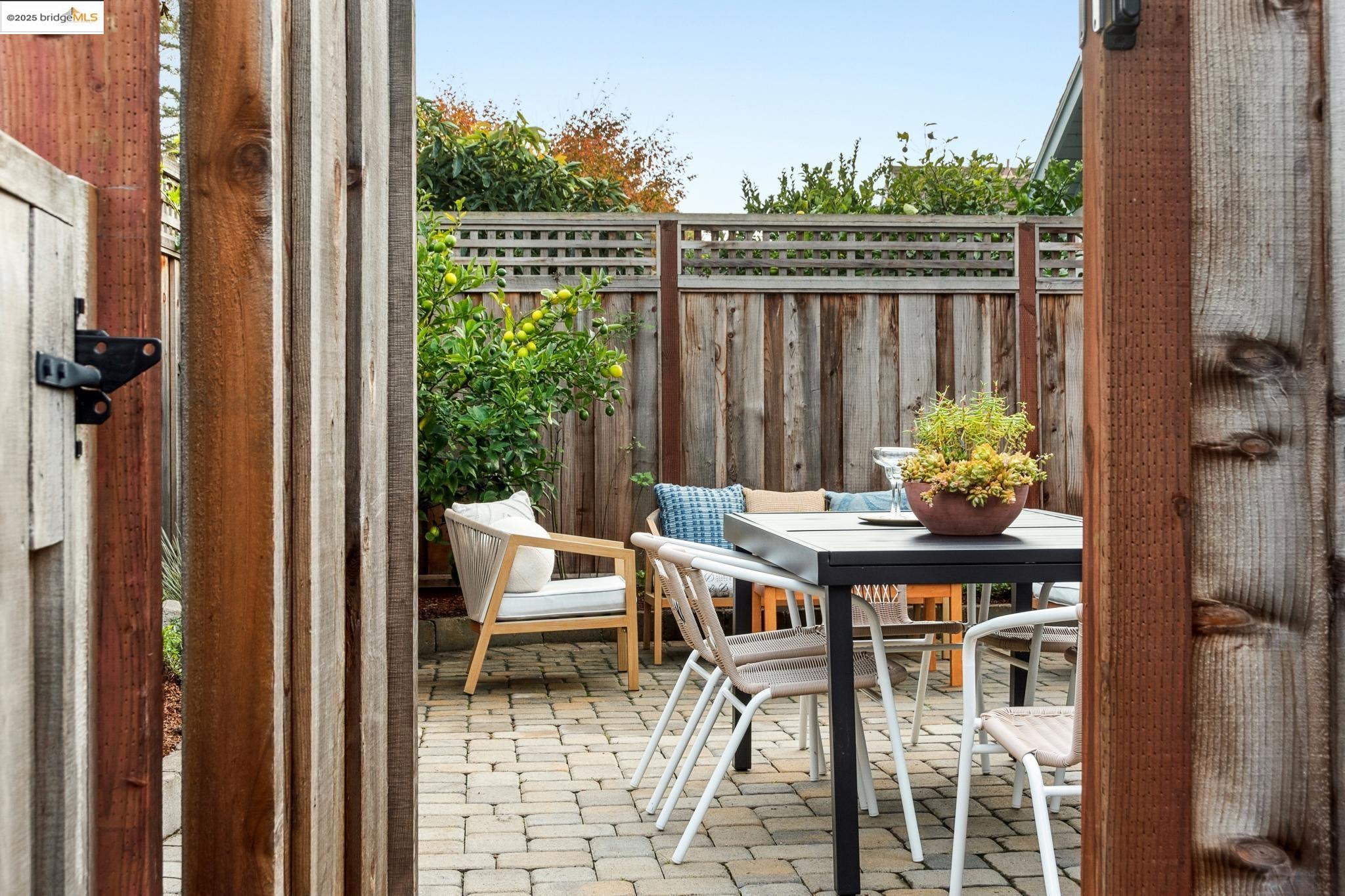 Detail Gallery Image 45 of 46 For 2201 Mcgee Ave, Berkeley,  CA 94703 - 2 Beds | 1 Baths