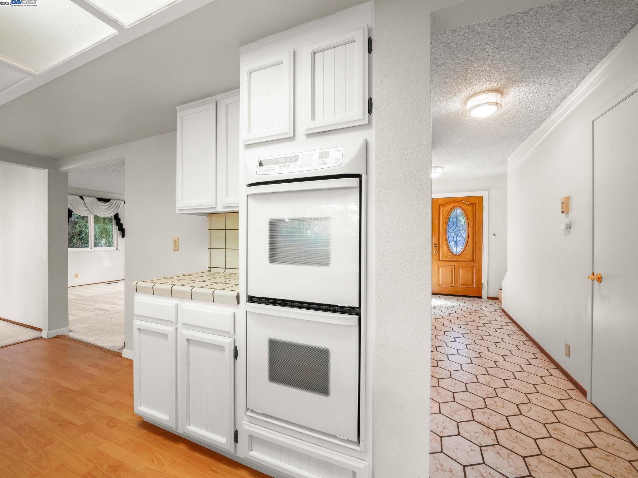 Detail Gallery Image 11 of 50 For 1800 Weir Dr, Hayward,  CA 94541 - 4 Beds | 2/1 Baths