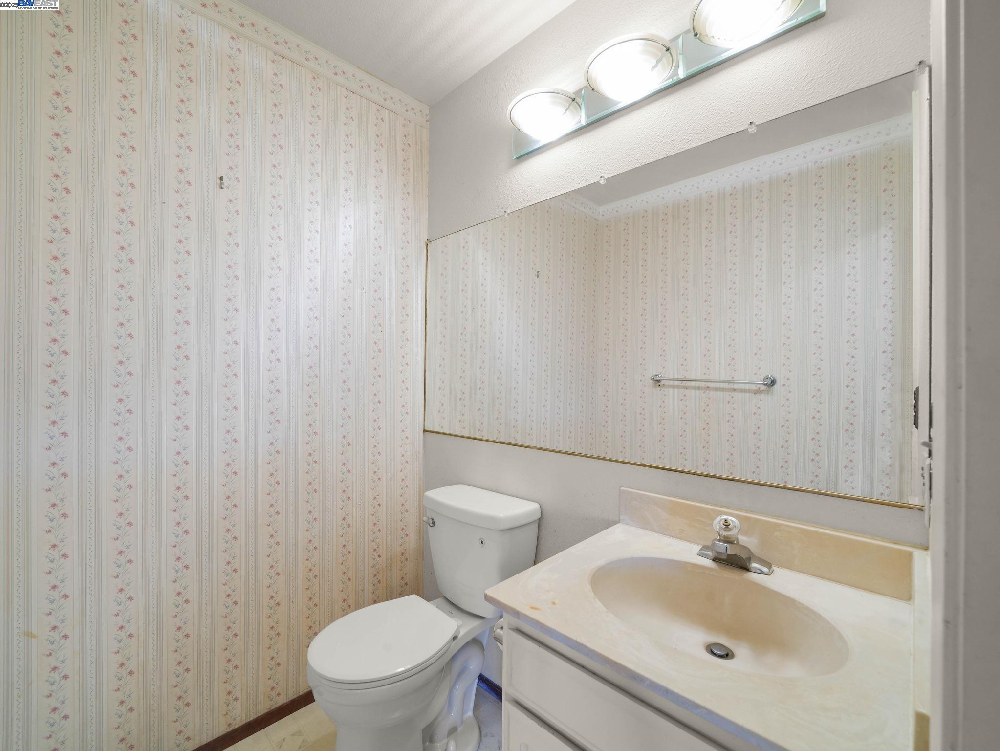 Detail Gallery Image 18 of 50 For 1800 Weir Dr, Hayward,  CA 94541 - 4 Beds | 2/1 Baths