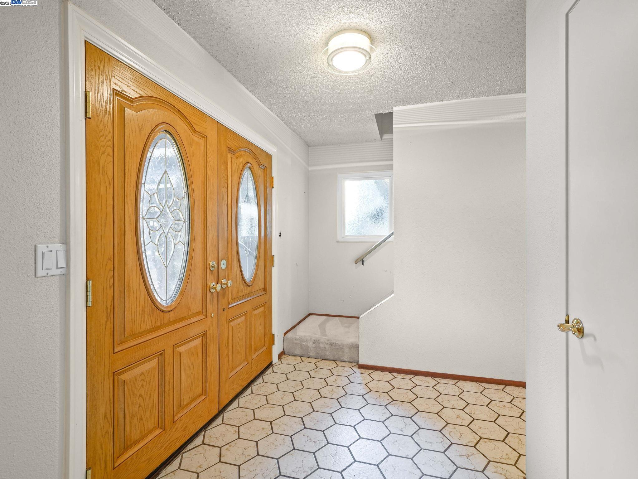 Detail Gallery Image 2 of 50 For 1800 Weir Dr, Hayward,  CA 94541 - 4 Beds | 2/1 Baths