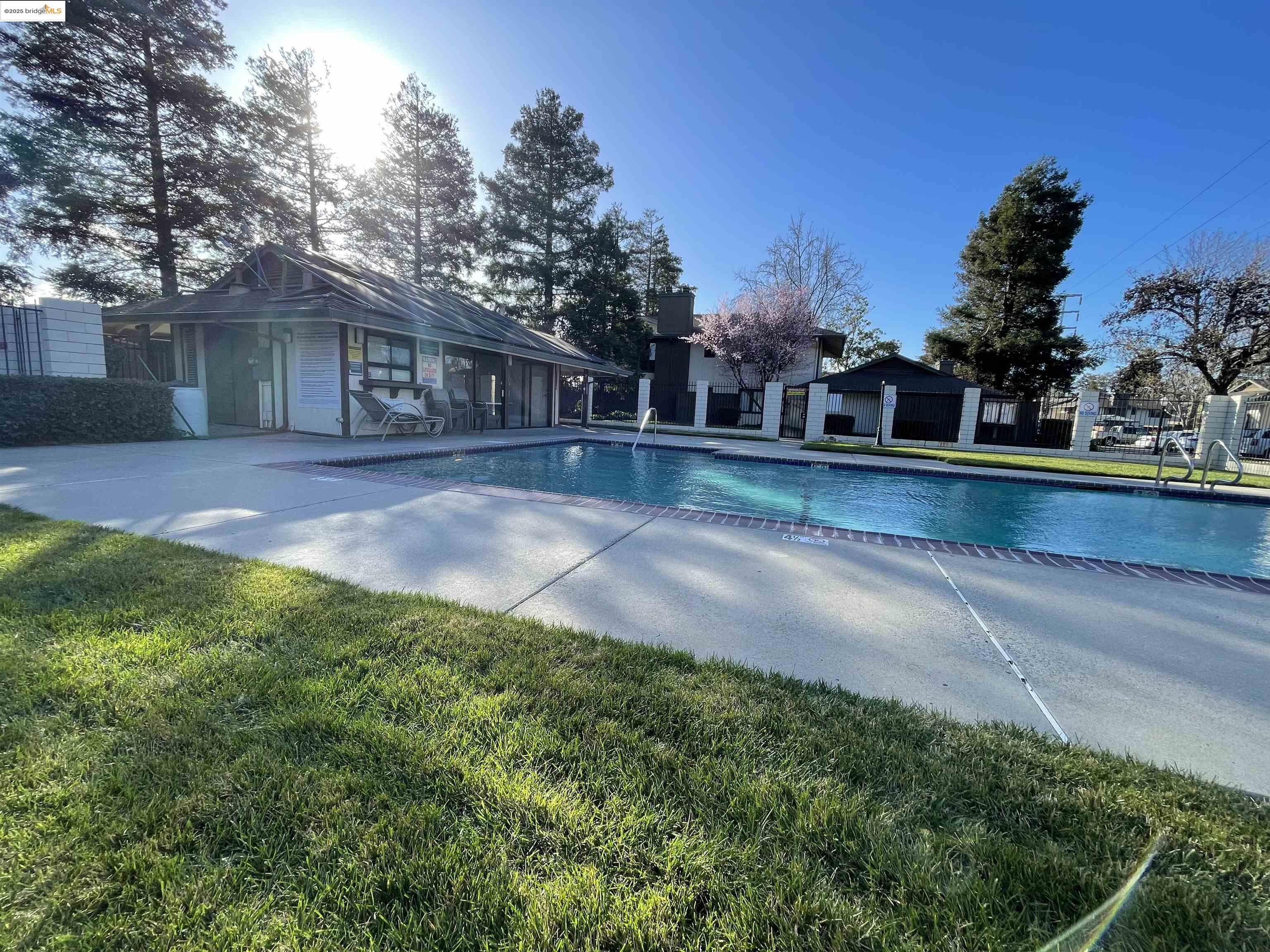 Detail Gallery Image 6 of 11 For 2416 Shadow Ln #74,  Antioch,  CA 94509 - 1 Beds | 1 Baths