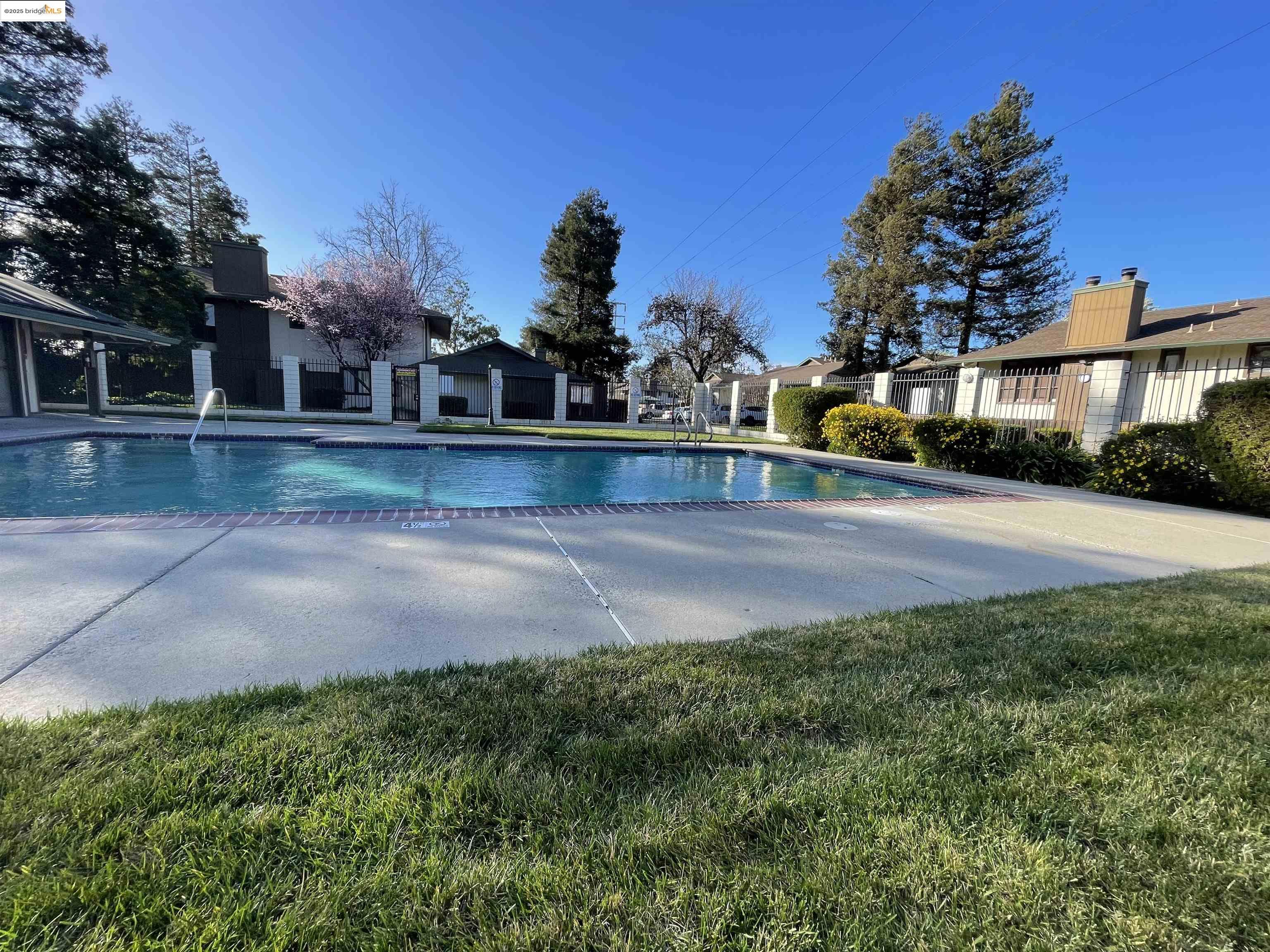 Detail Gallery Image 8 of 11 For 2416 Shadow Ln #74,  Antioch,  CA 94509 - 1 Beds | 1 Baths