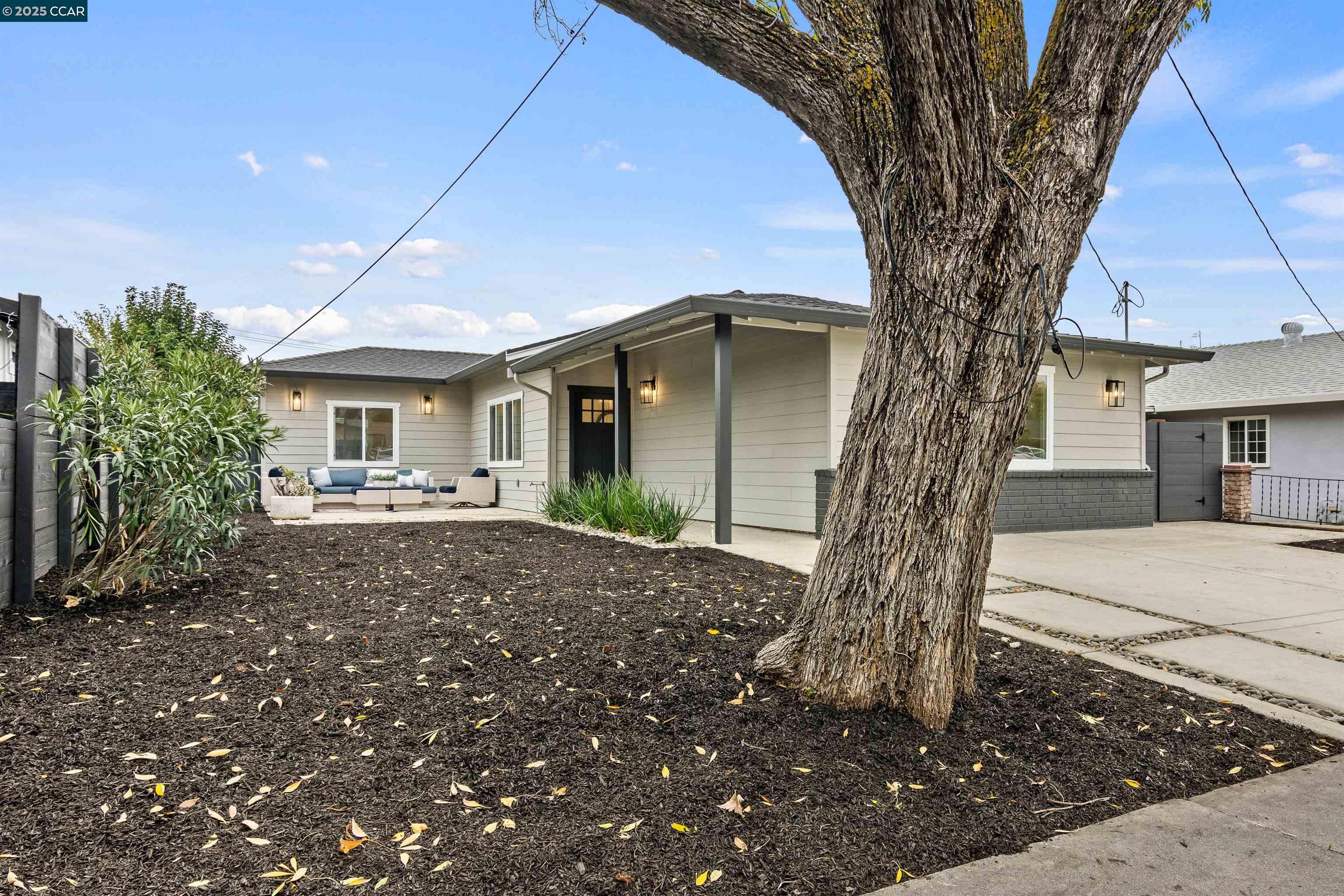 Detail Gallery Image 2 of 37 For 330 Warren Way, Pittsburg,  CA 94565 - 3 Beds | 2 Baths