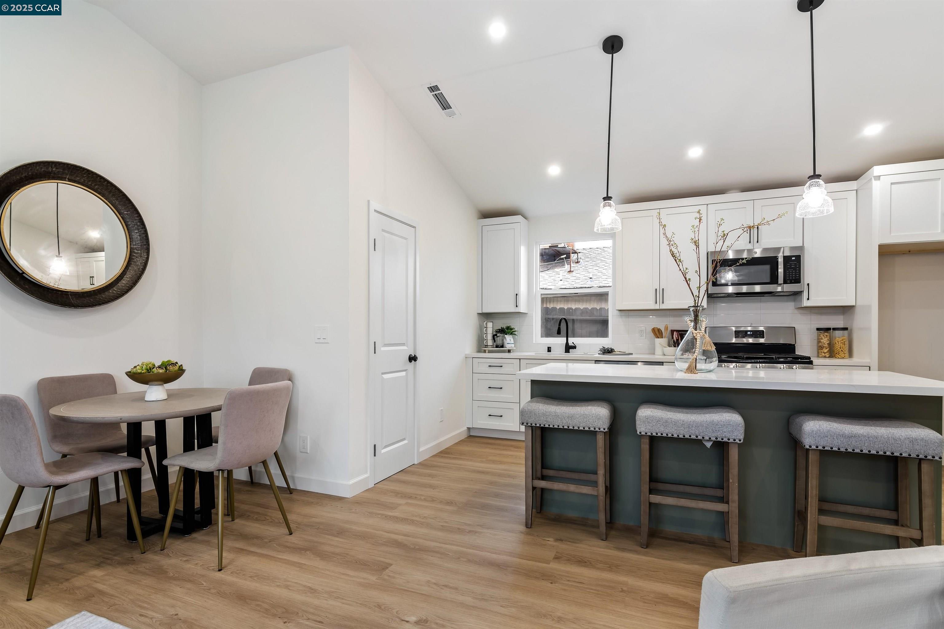 Detail Gallery Image 12 of 37 For 330 Warren Way, Pittsburg,  CA 94565 - 3 Beds | 2 Baths