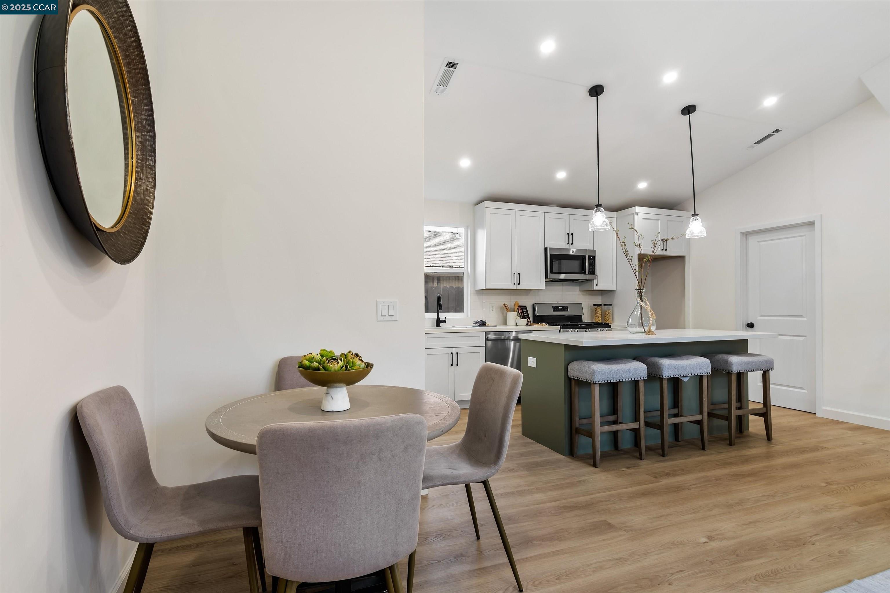 Detail Gallery Image 13 of 37 For 330 Warren Way, Pittsburg,  CA 94565 - 3 Beds | 2 Baths