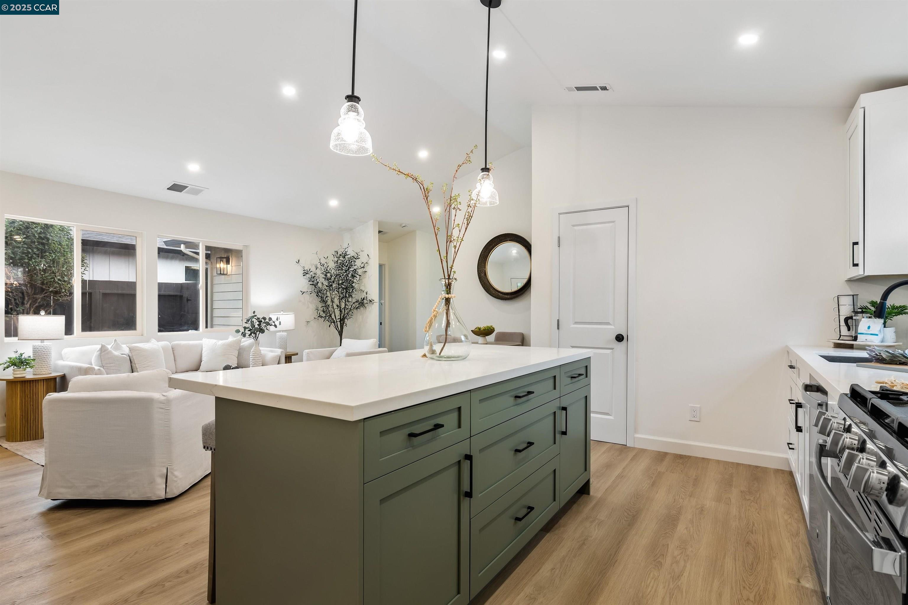 Detail Gallery Image 16 of 37 For 330 Warren Way, Pittsburg,  CA 94565 - 3 Beds | 2 Baths