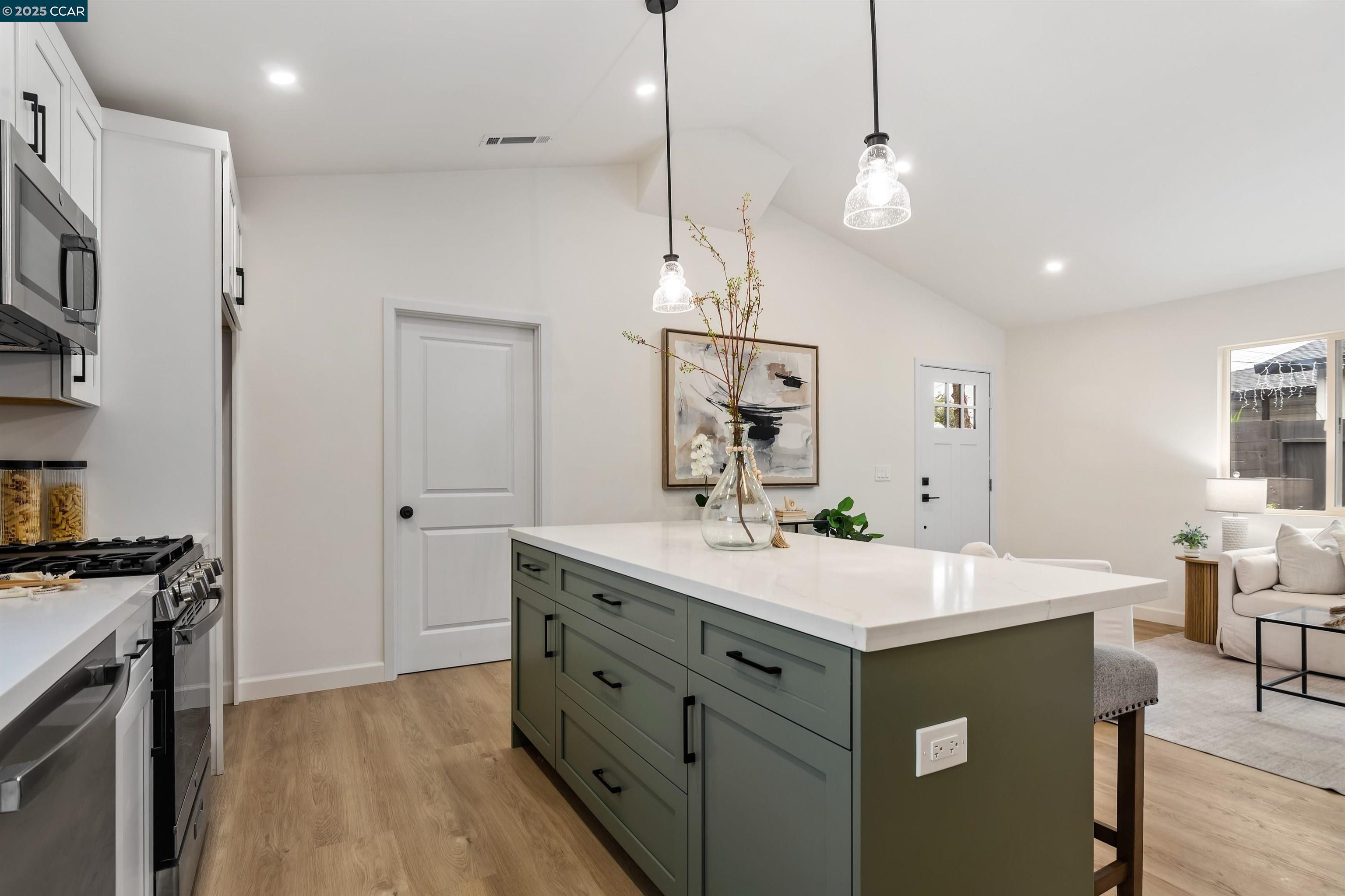 Detail Gallery Image 18 of 37 For 330 Warren Way, Pittsburg,  CA 94565 - 3 Beds | 2 Baths