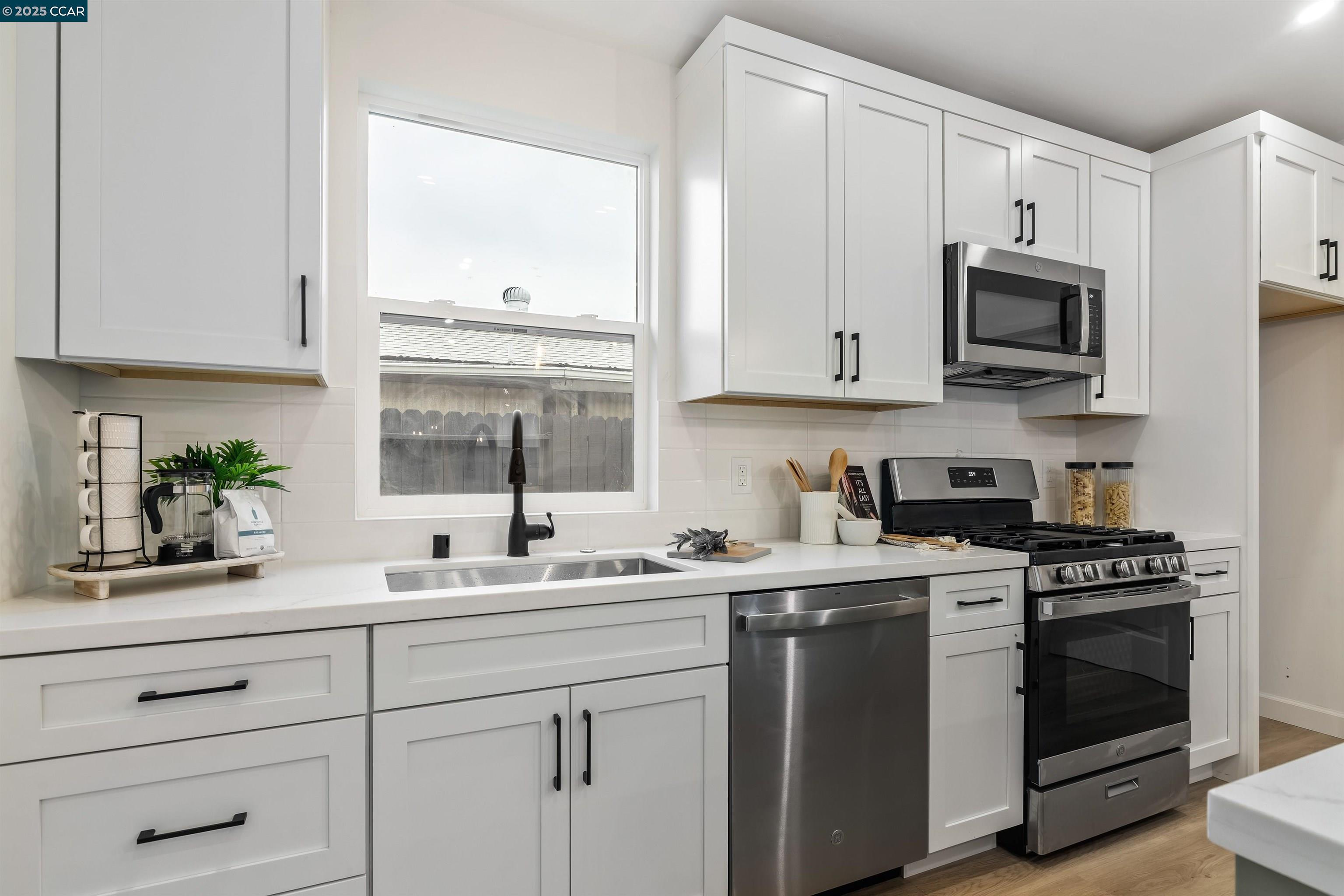 Detail Gallery Image 19 of 37 For 330 Warren Way, Pittsburg,  CA 94565 - 3 Beds | 2 Baths