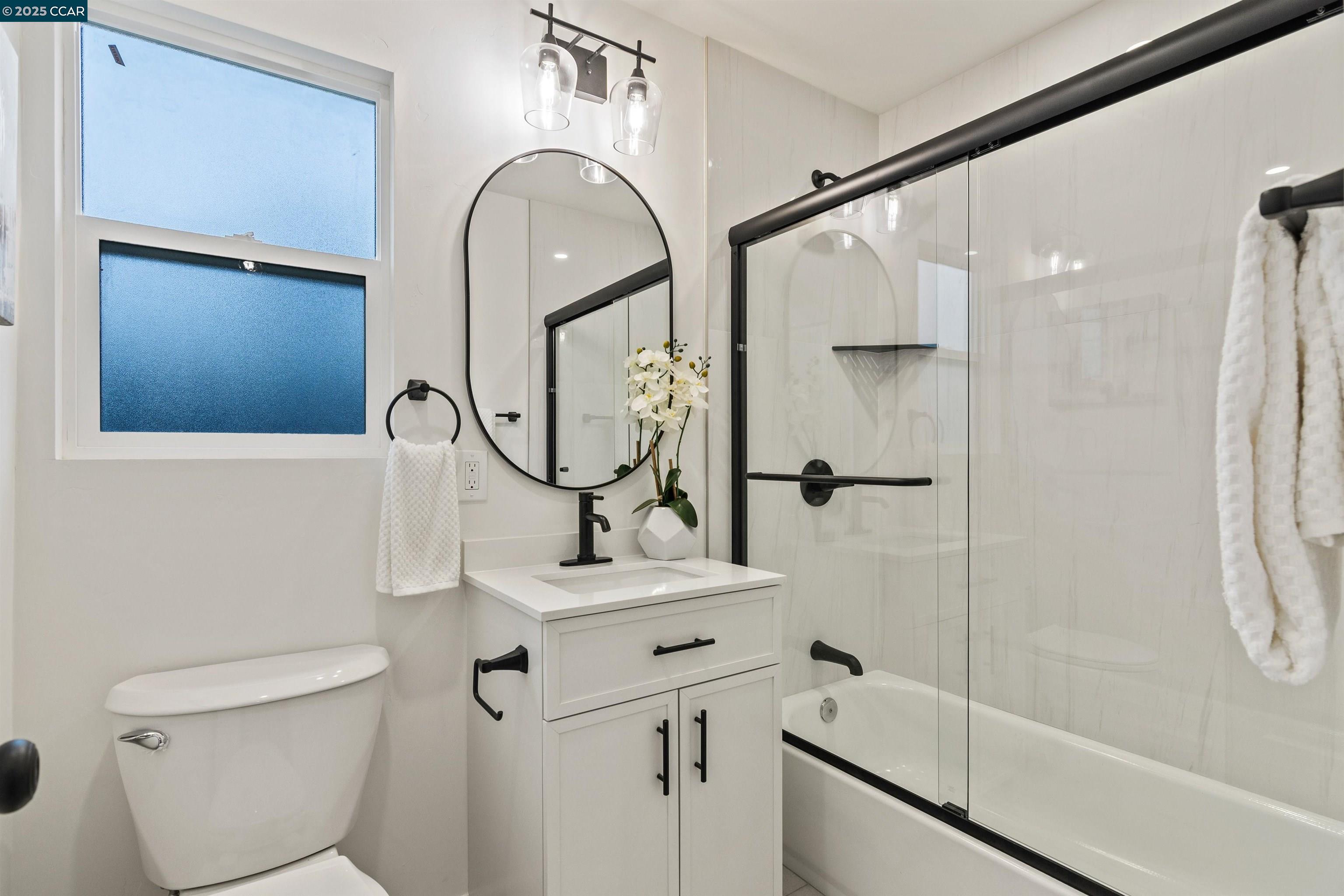 Detail Gallery Image 33 of 37 For 330 Warren Way, Pittsburg,  CA 94565 - 3 Beds | 2 Baths