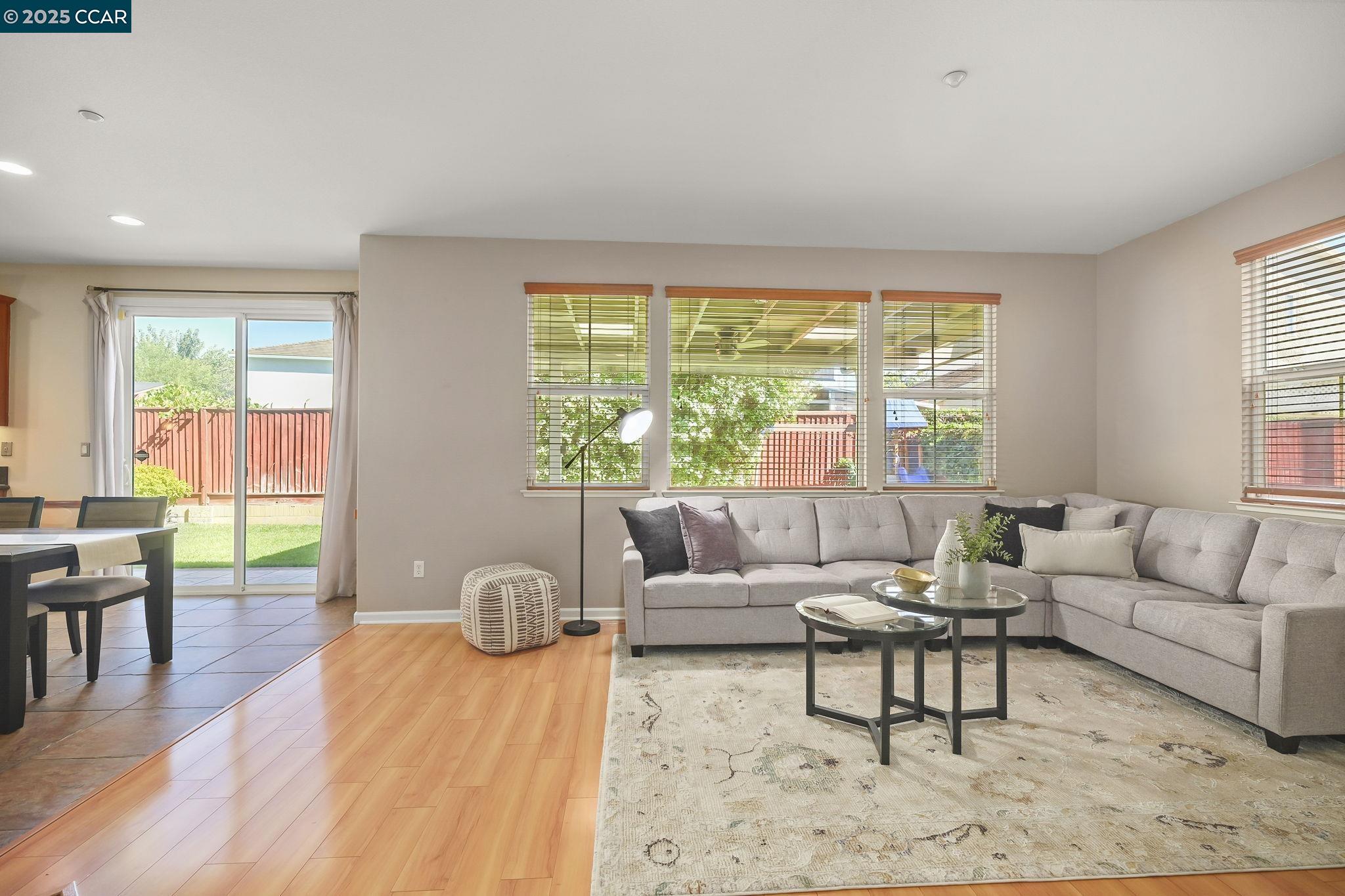 Detail Gallery Image 11 of 30 For 1775 Rose Gate Cmn, Livermore,  CA 94551 - 3 Beds | 2/1 Baths