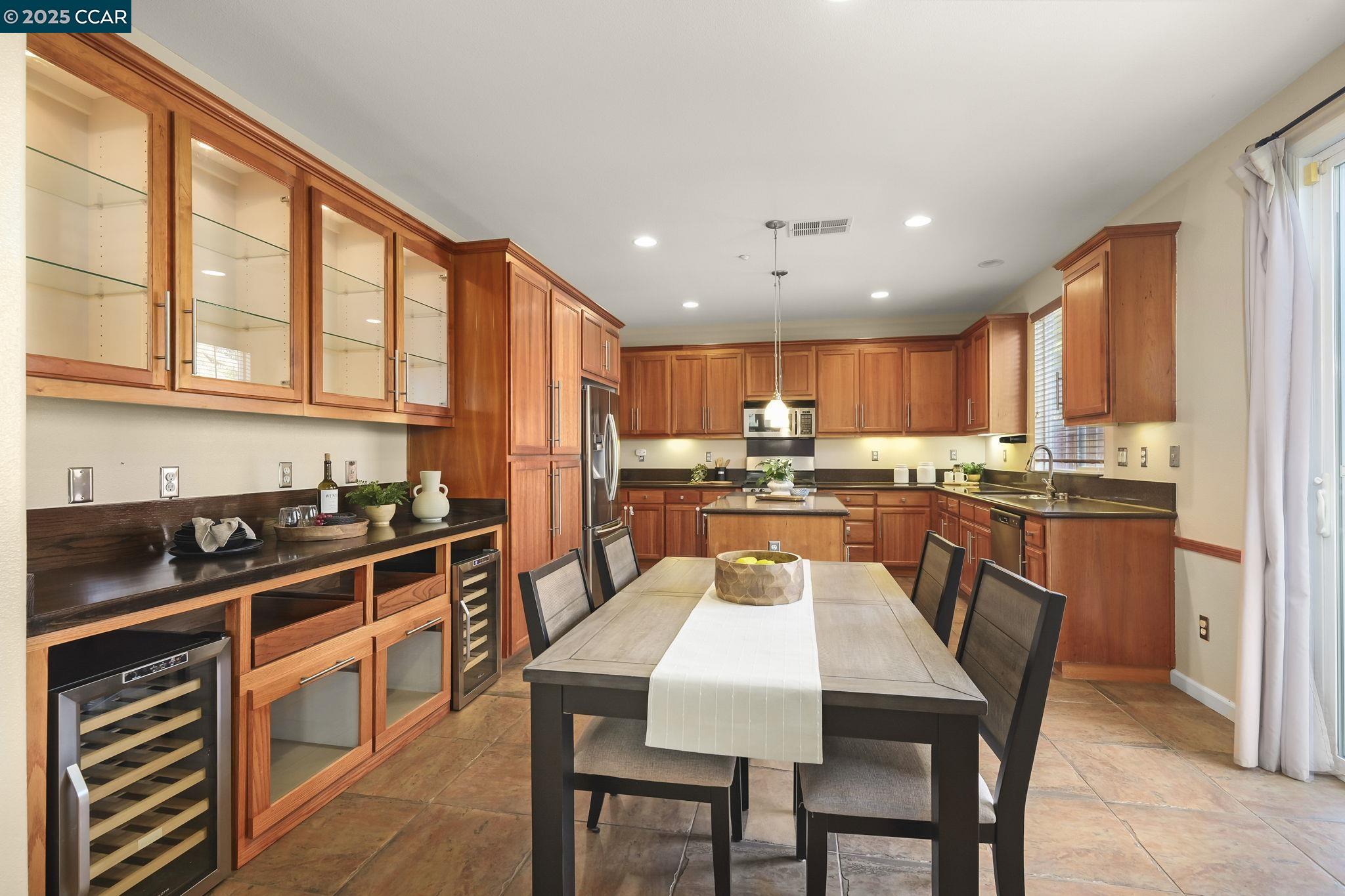 Detail Gallery Image 13 of 30 For 1775 Rose Gate Cmn, Livermore,  CA 94551 - 3 Beds | 2/1 Baths