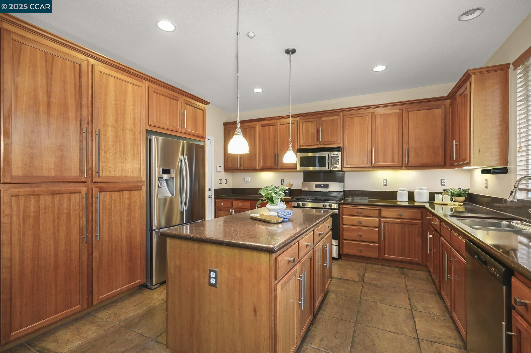 Detail Gallery Image 16 of 30 For 1775 Rose Gate Cmn, Livermore,  CA 94551 - 3 Beds | 2/1 Baths