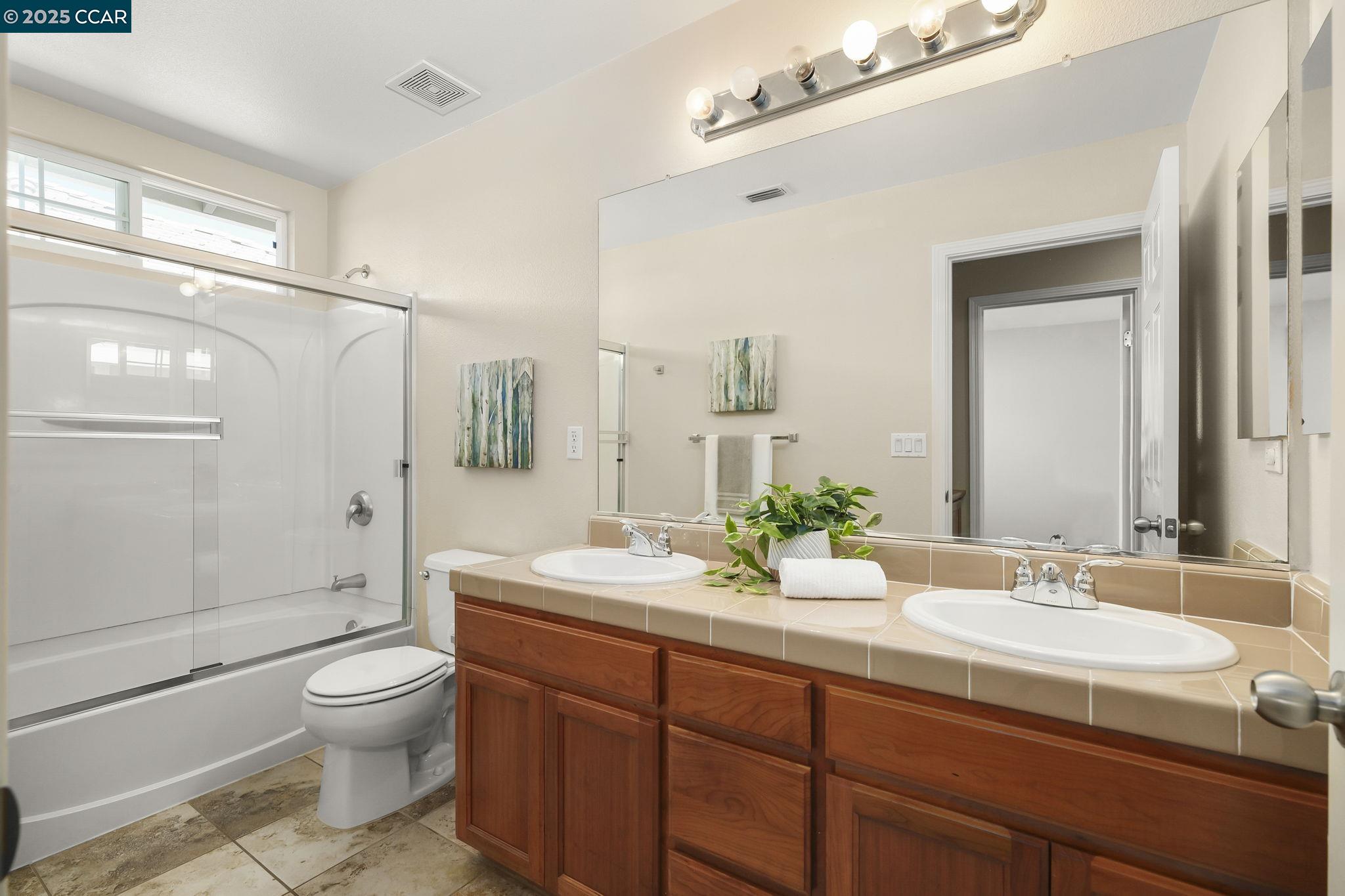 Detail Gallery Image 24 of 30 For 1775 Rose Gate Cmn, Livermore,  CA 94551 - 3 Beds | 2/1 Baths