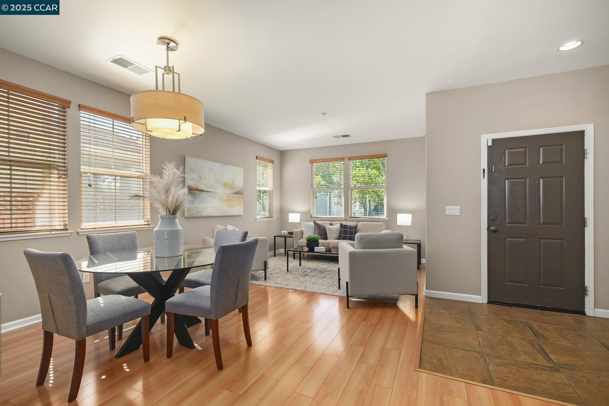 Detail Gallery Image 5 of 30 For 1775 Rose Gate Cmn, Livermore,  CA 94551 - 3 Beds | 2/1 Baths