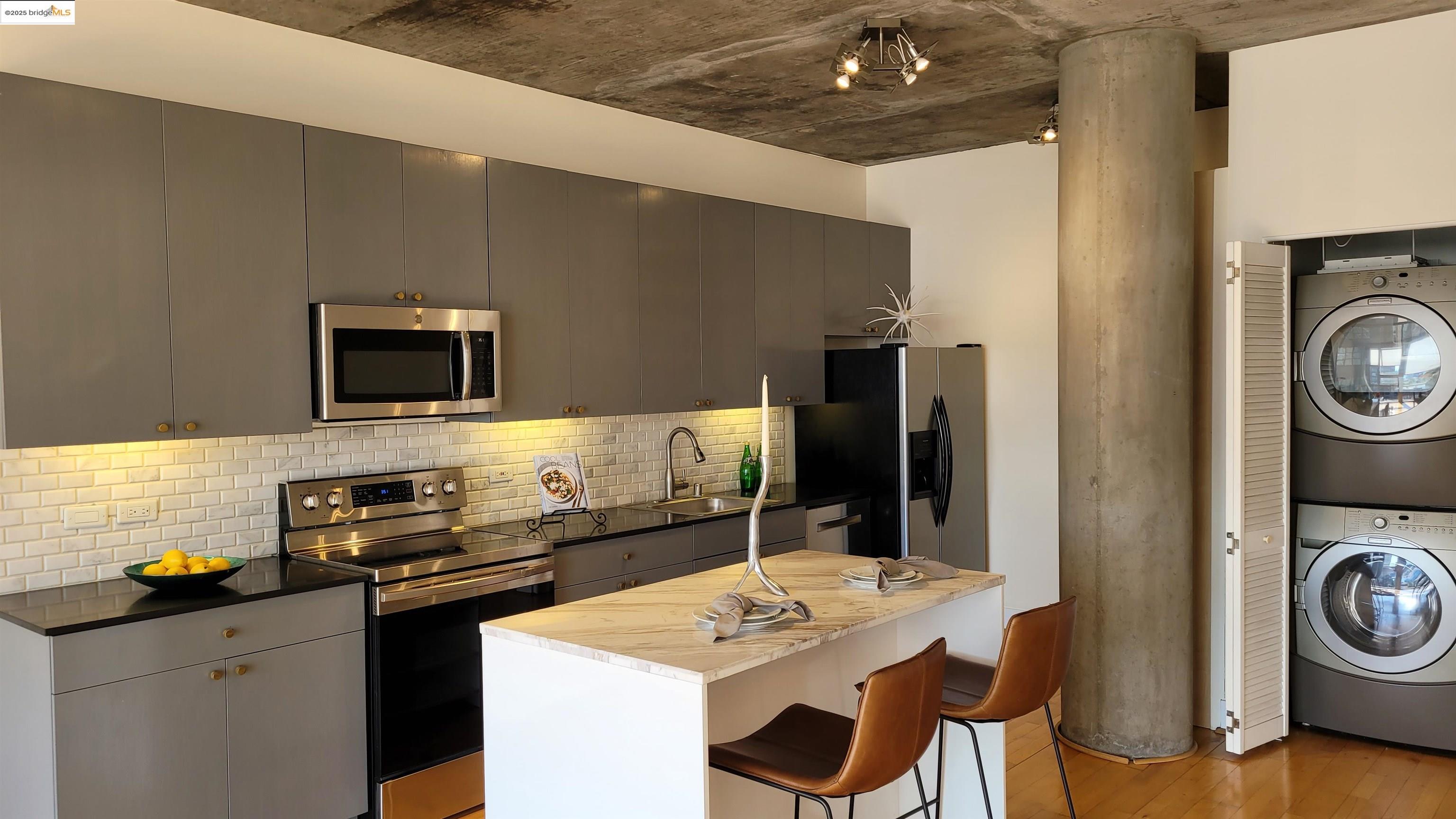 Detail Gallery Image 6 of 24 For 311 Oak St #725,  Oakland,  CA 94607 - 1 Beds | 1 Baths