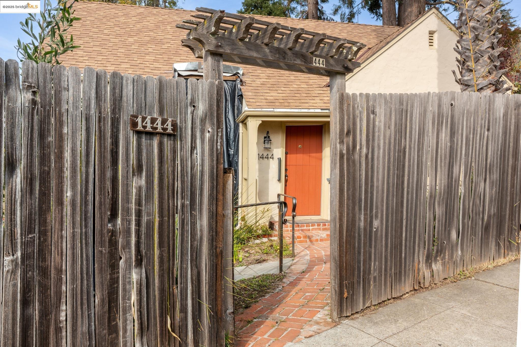 Detail Gallery Image 2 of 60 For 1444 Scenic Ave, Berkeley,  CA 94708 - 4 Beds | 2 Baths