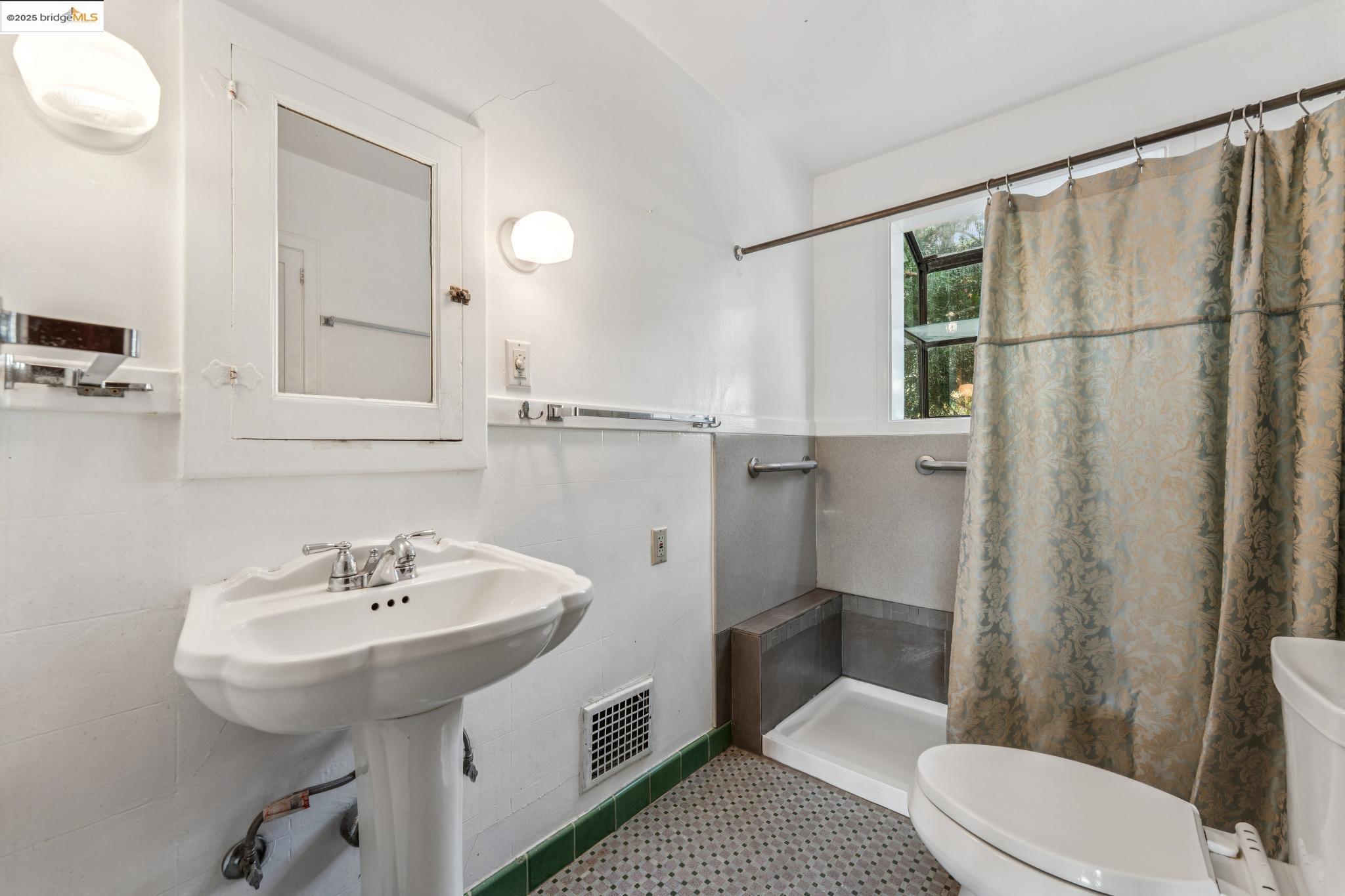 Detail Gallery Image 30 of 60 For 1444 Scenic Ave, Berkeley,  CA 94708 - 4 Beds | 2 Baths