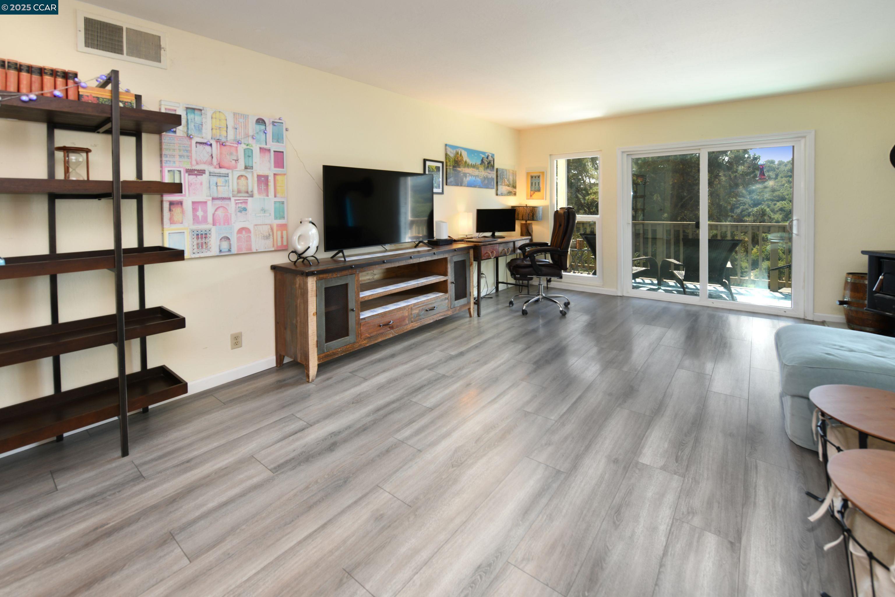 Photo #2: 41118574 Listing: Photo #2