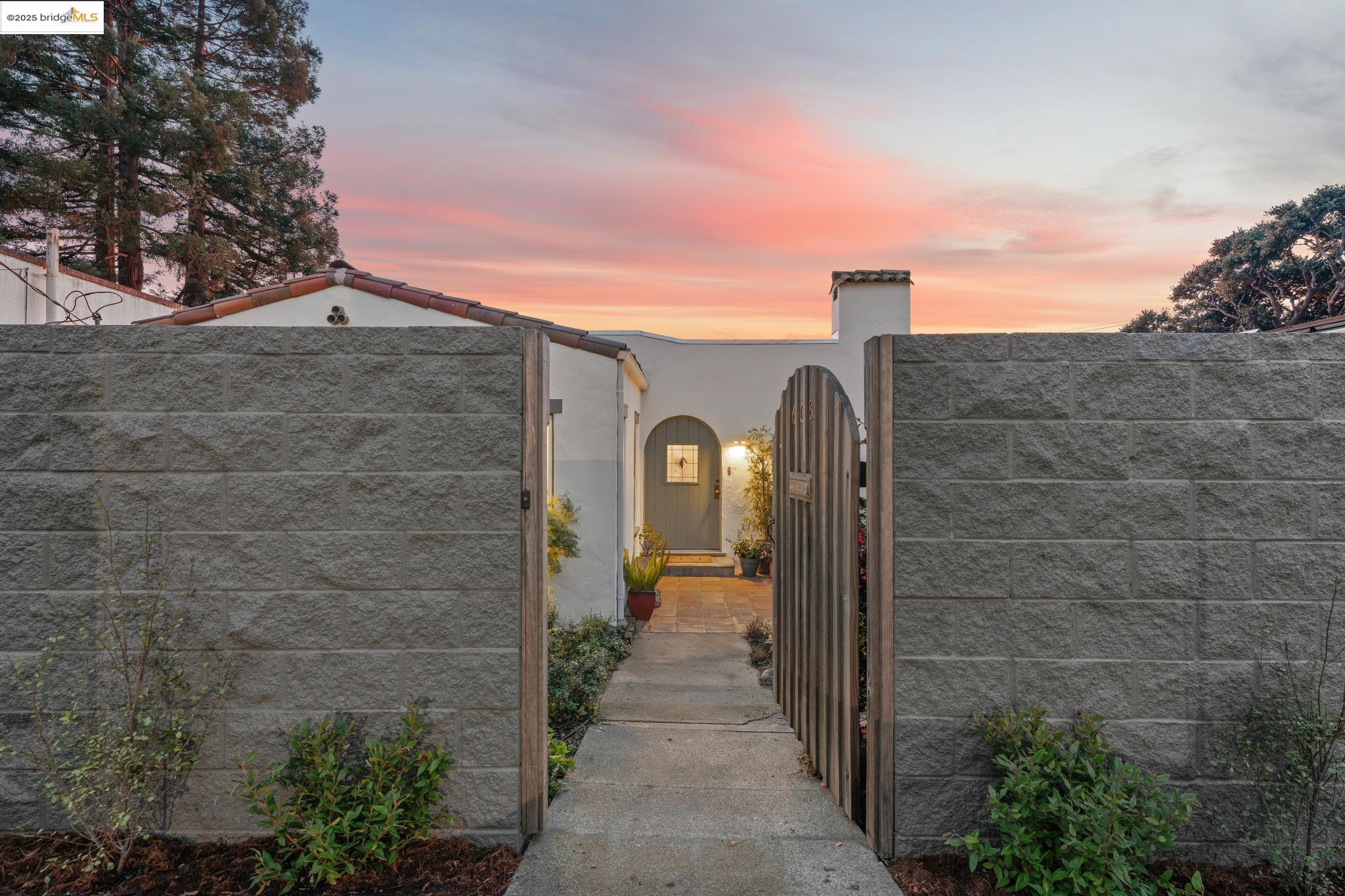 Detail Gallery Image 2 of 60 For 608 Colusa Ave, Berkeley,  CA 94707 - 2 Beds | 2 Baths