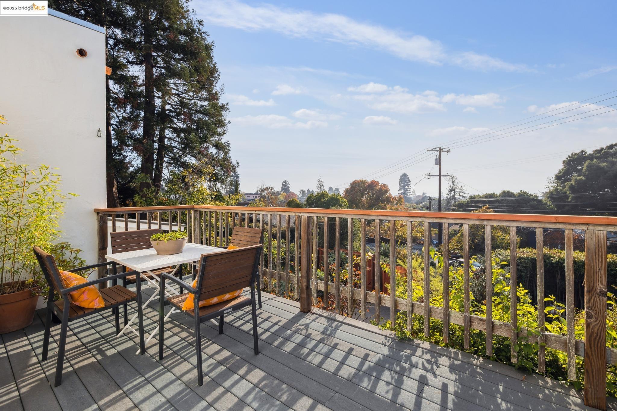 Detail Gallery Image 22 of 60 For 608 Colusa Ave, Berkeley,  CA 94707 - 2 Beds | 2 Baths