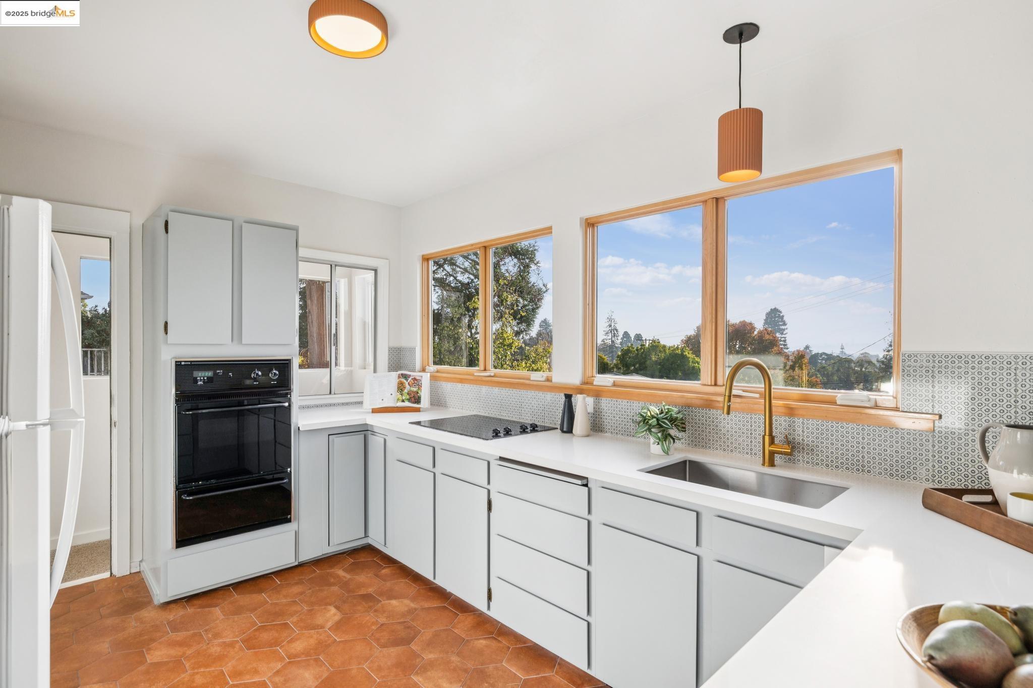 Detail Gallery Image 24 of 60 For 608 Colusa Ave, Berkeley,  CA 94707 - 2 Beds | 2 Baths