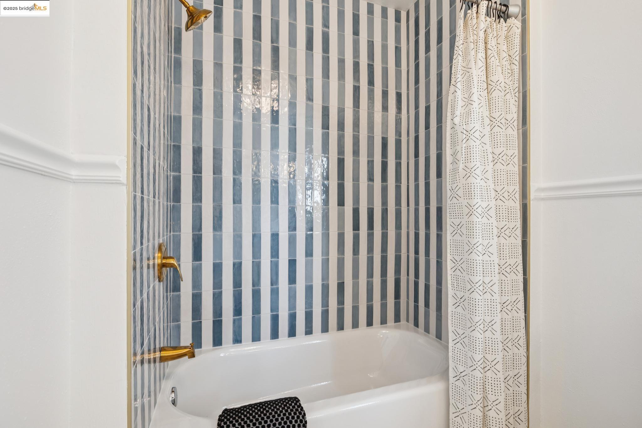 Detail Gallery Image 38 of 60 For 608 Colusa Ave, Berkeley,  CA 94707 - 2 Beds | 2 Baths