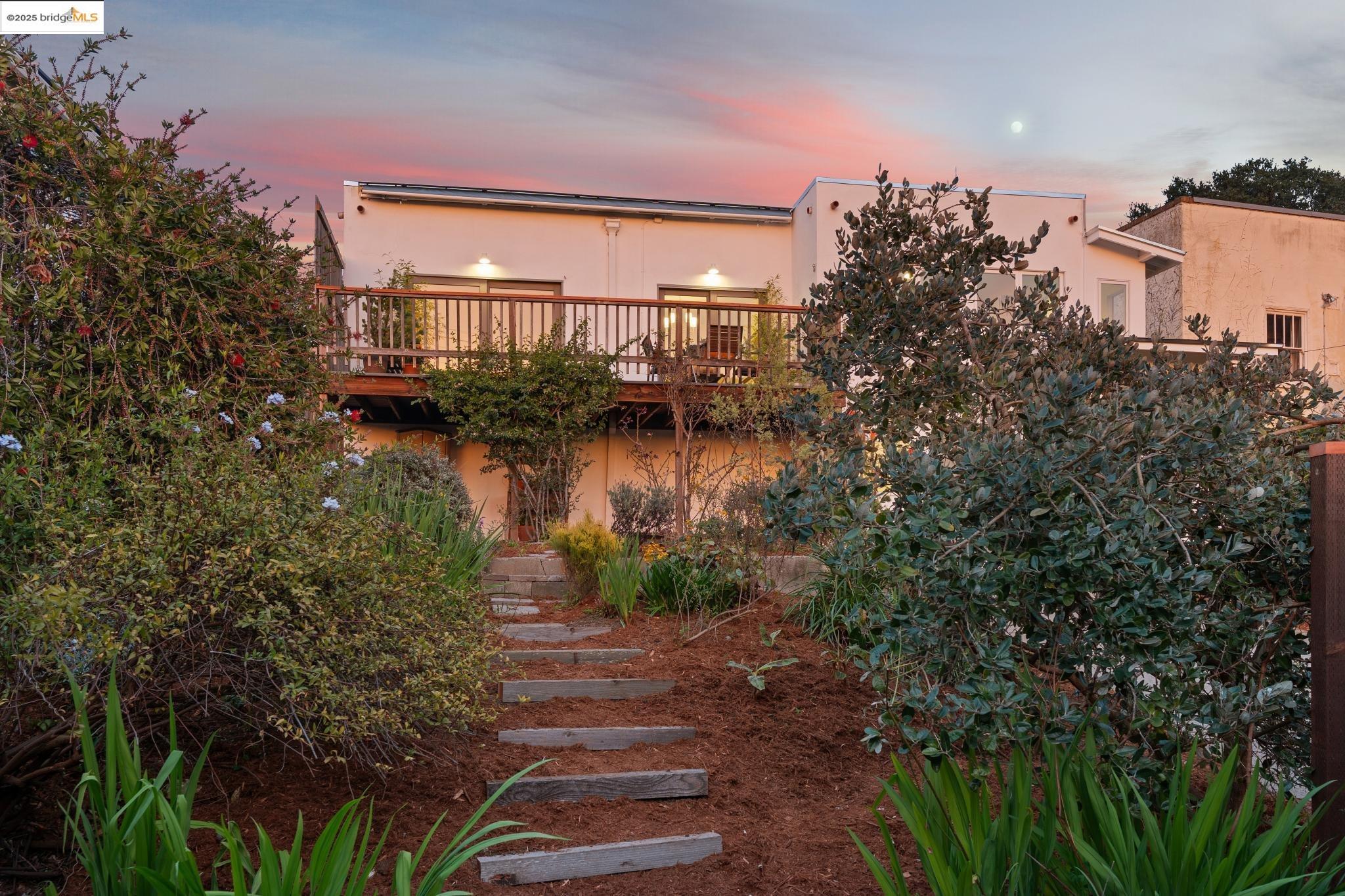 Detail Gallery Image 50 of 60 For 608 Colusa Ave, Berkeley,  CA 94707 - 2 Beds | 2 Baths