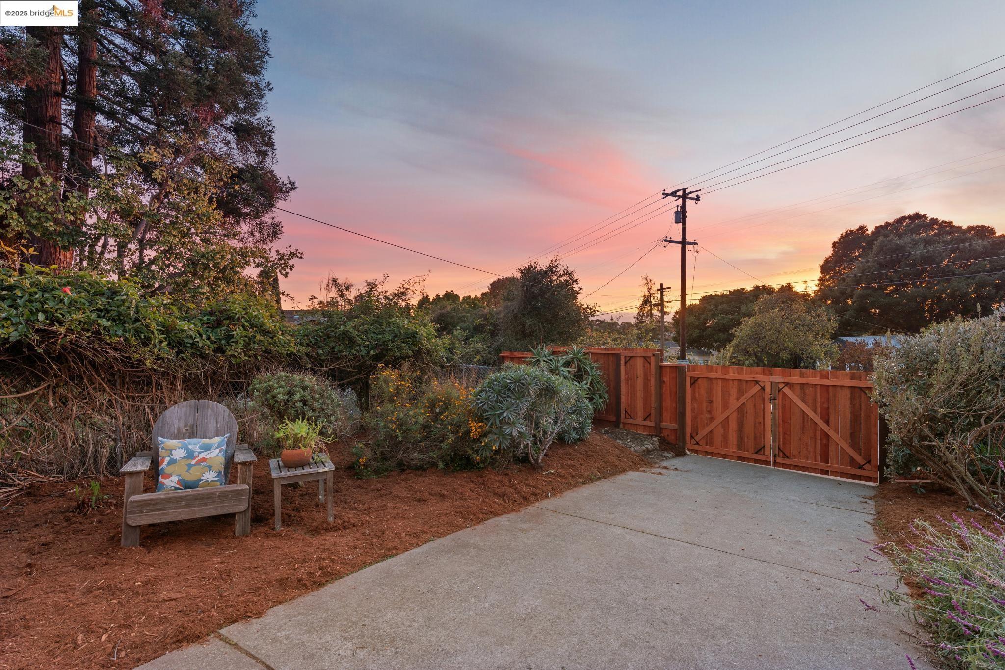 Detail Gallery Image 56 of 60 For 608 Colusa Ave, Berkeley,  CA 94707 - 2 Beds | 2 Baths