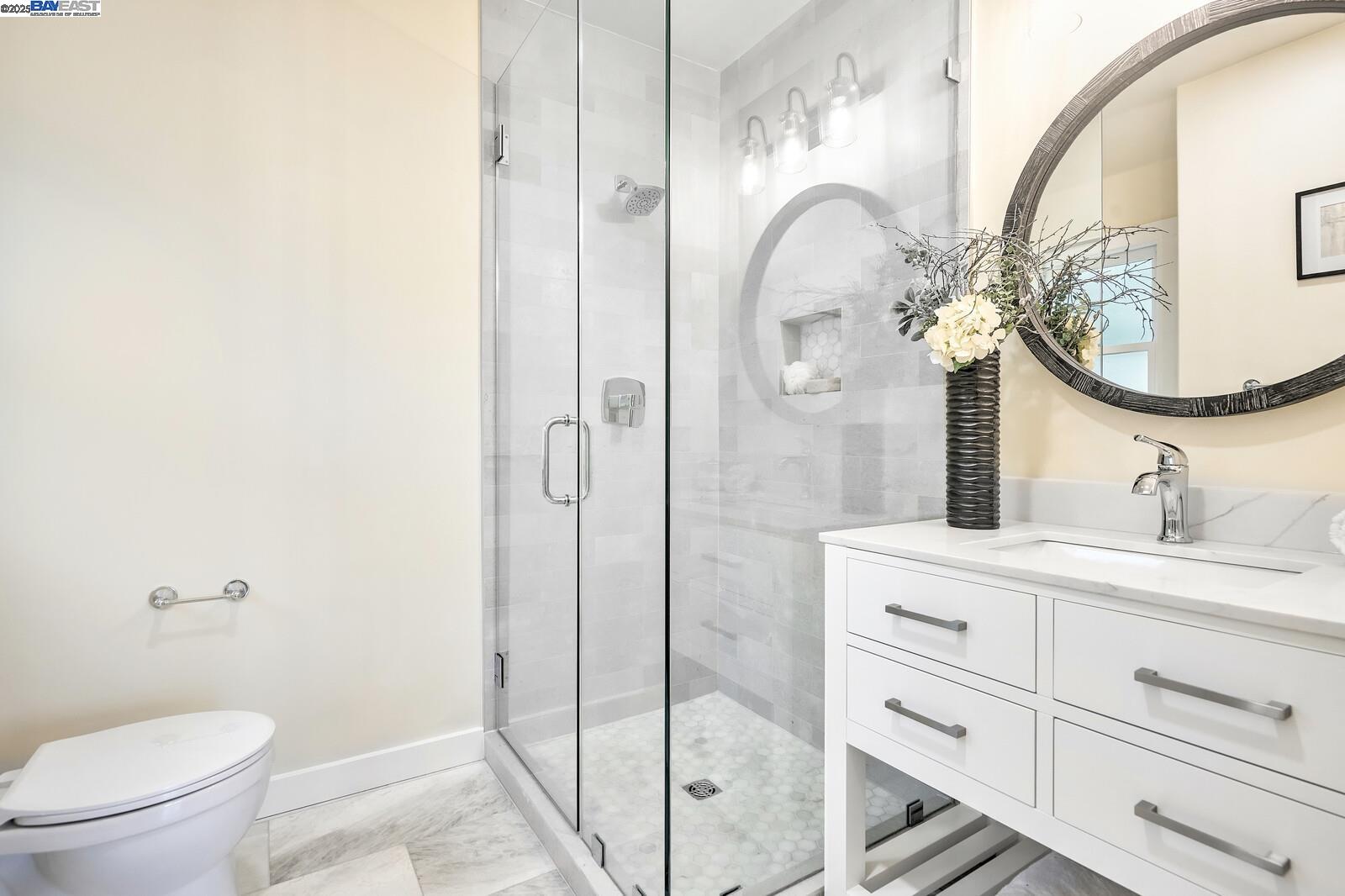 Detail Gallery Image 16 of 26 For 100 Sonia St., Oakland,  CA 94618 - 5 Beds | 3 Baths