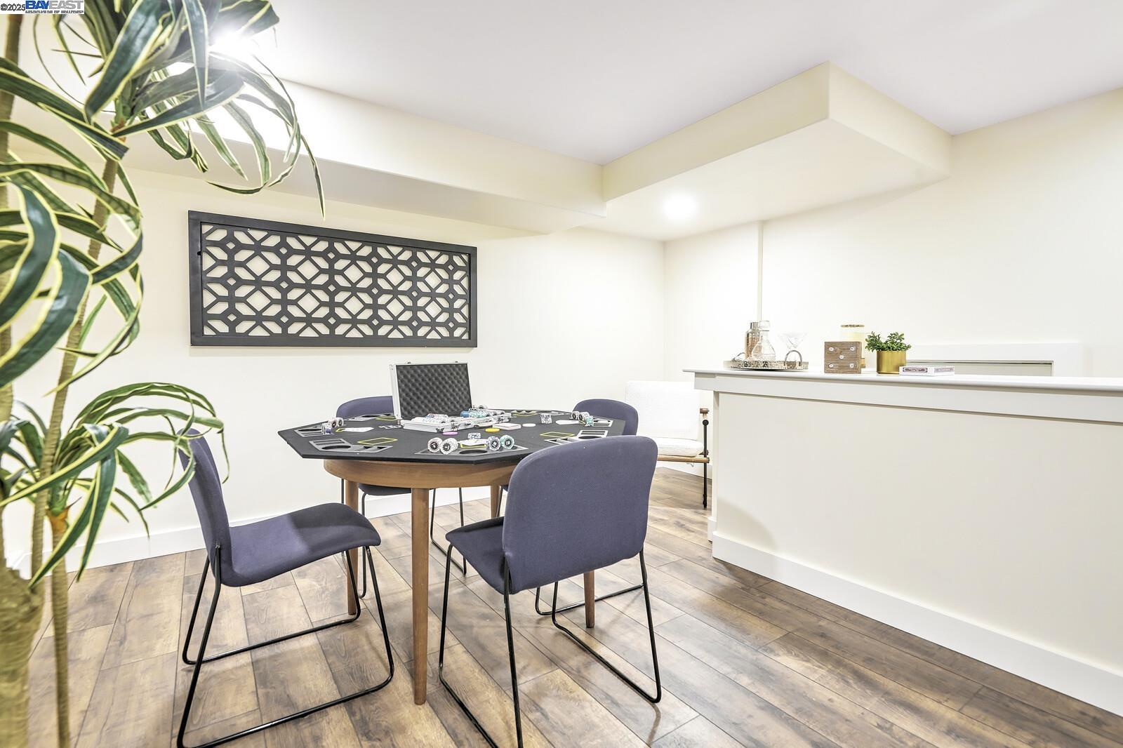 Detail Gallery Image 17 of 26 For 100 Sonia St., Oakland,  CA 94618 - 5 Beds | 3 Baths