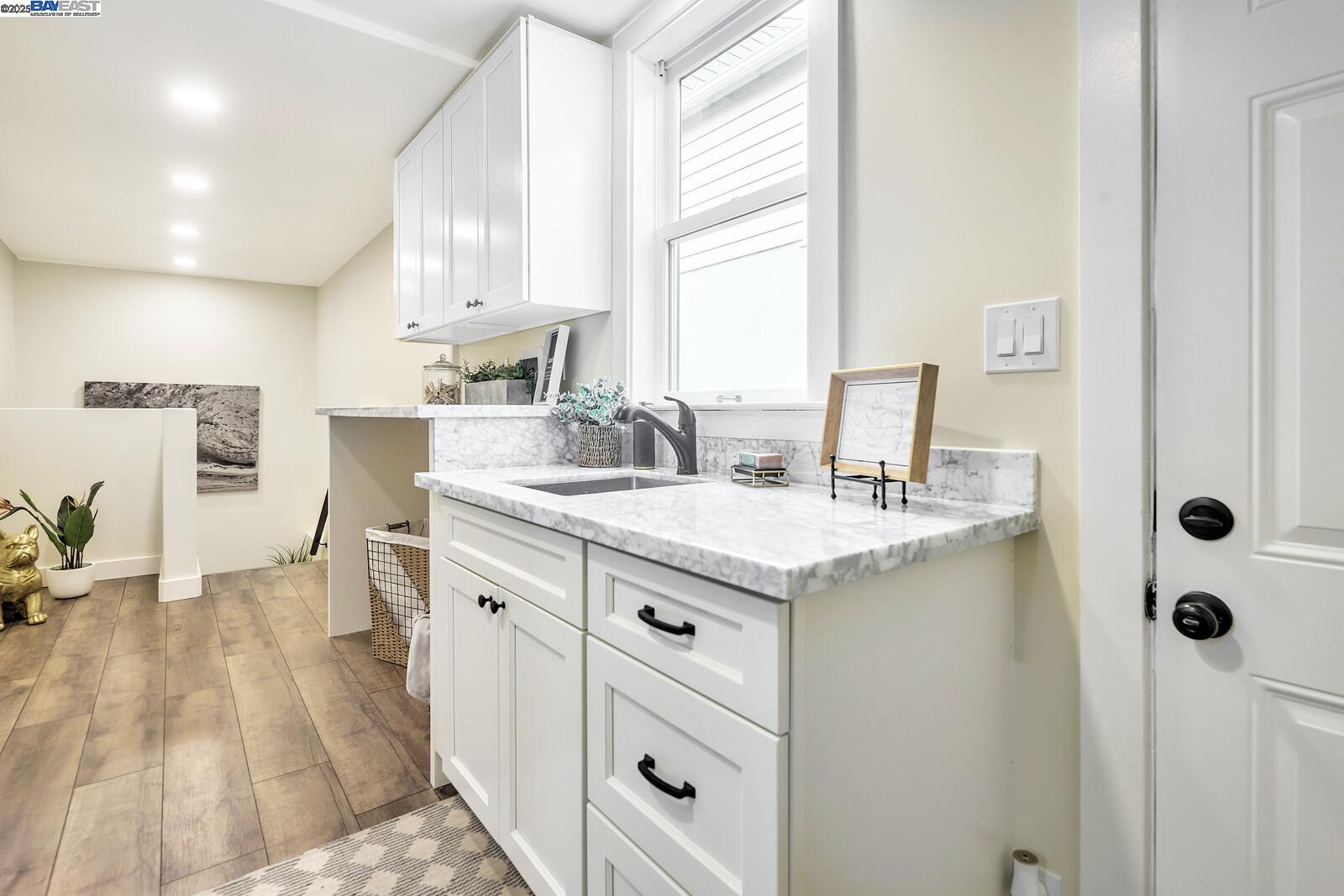 Detail Gallery Image 22 of 26 For 100 Sonia St., Oakland,  CA 94618 - 5 Beds | 3 Baths