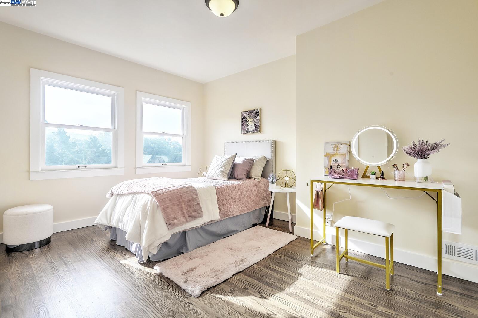 Detail Gallery Image 9 of 26 For 100 Sonia St., Oakland,  CA 94618 - 5 Beds | 3 Baths