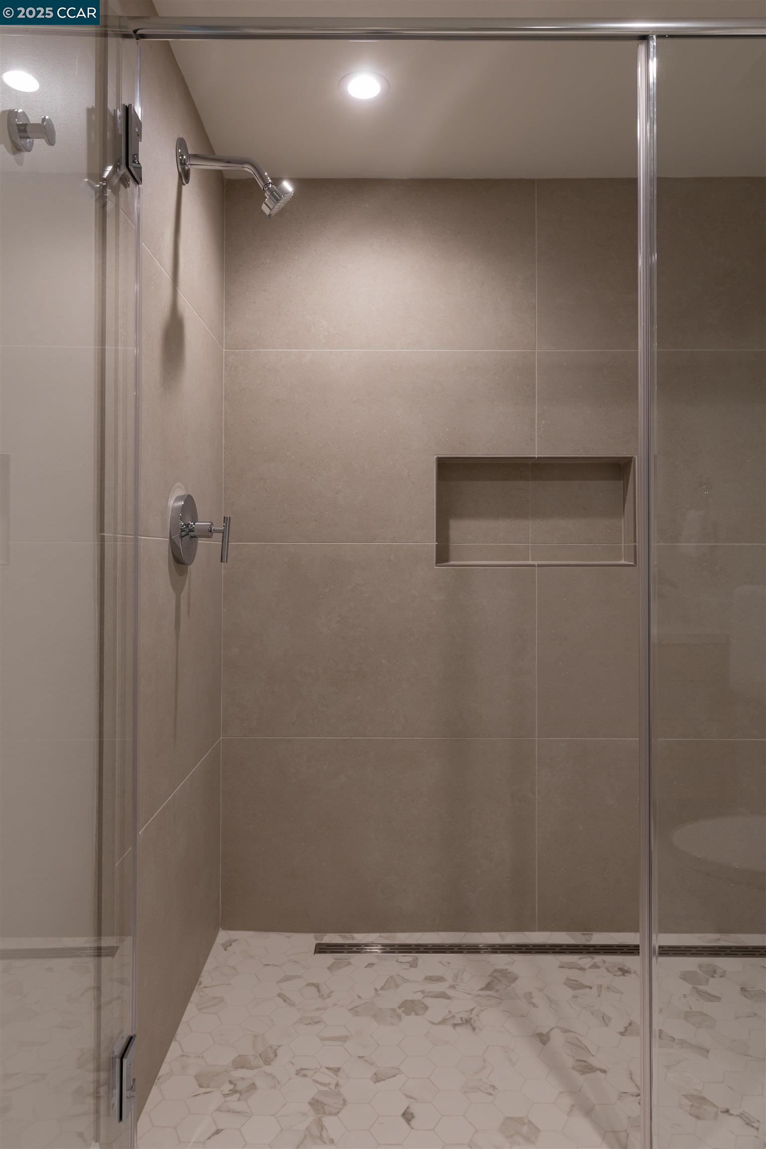 Photo #12: 41118579 Listing: Photo #12