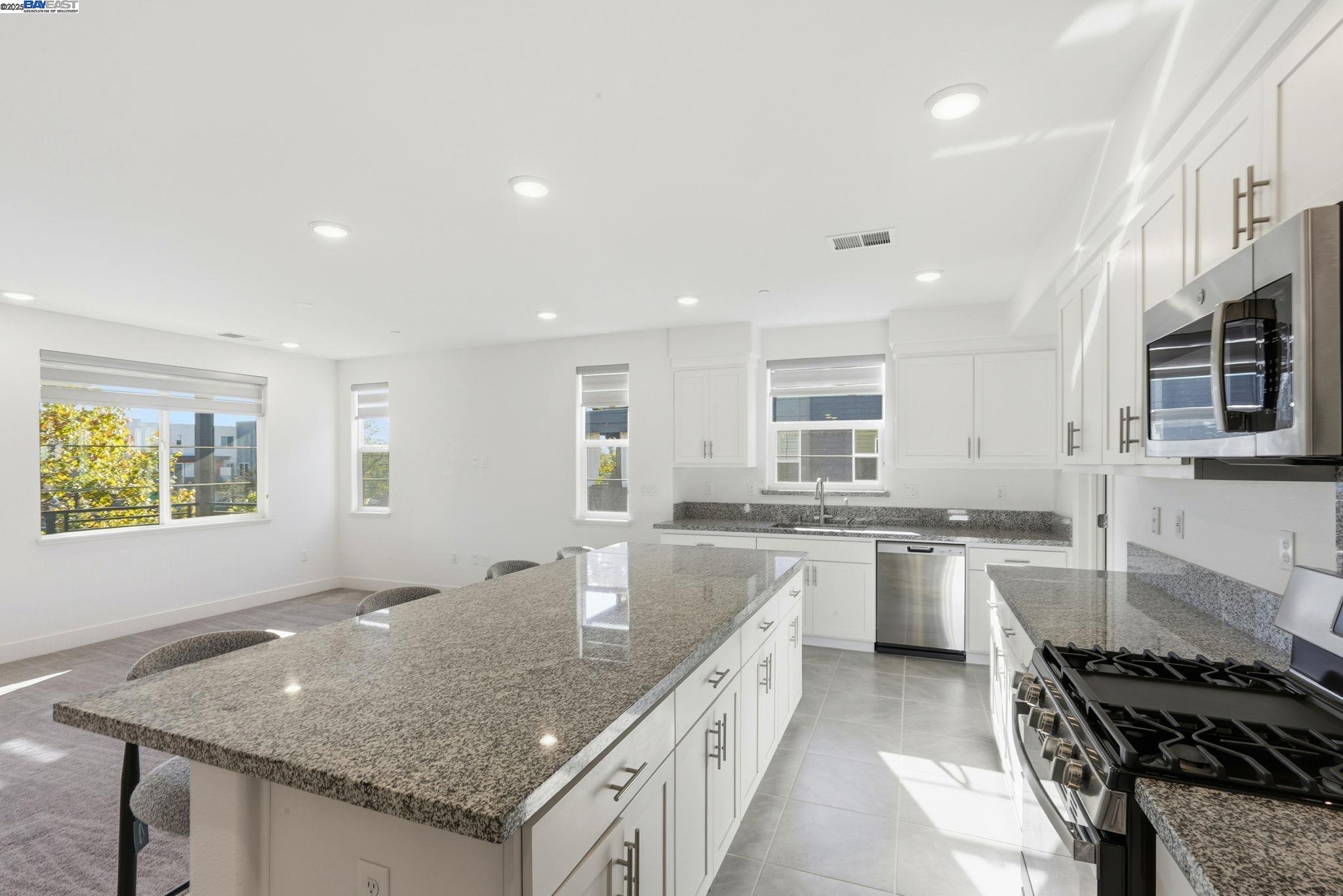 Detail Gallery Image 32 of 39 For 498 Trace Lane, Hayward,  CA 94544-56 - 2 Beds | 2 Baths