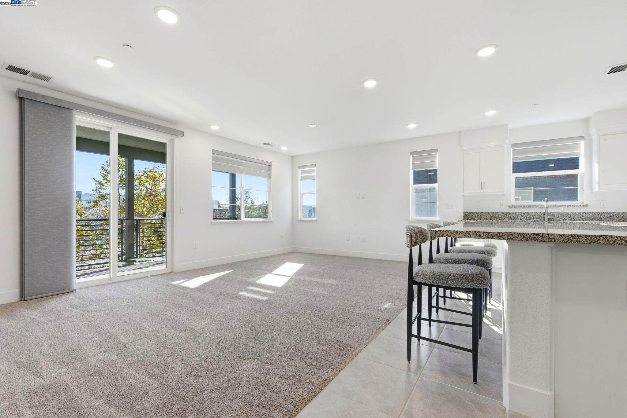 Detail Gallery Image 6 of 39 For 498 Trace Lane, Hayward,  CA 94544-56 - 2 Beds | 2 Baths