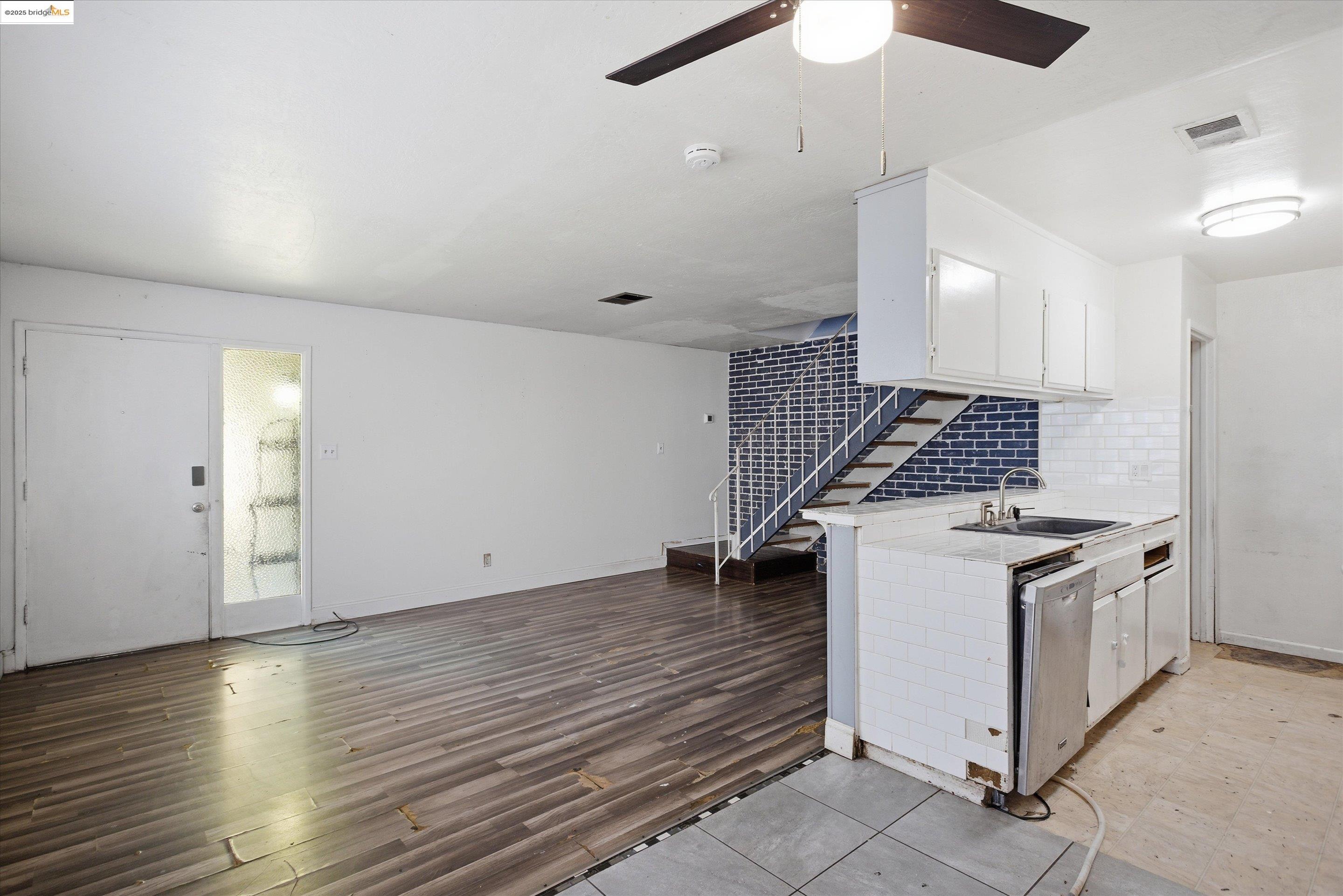 Photo #4: 41118584 Listing: Photo #4